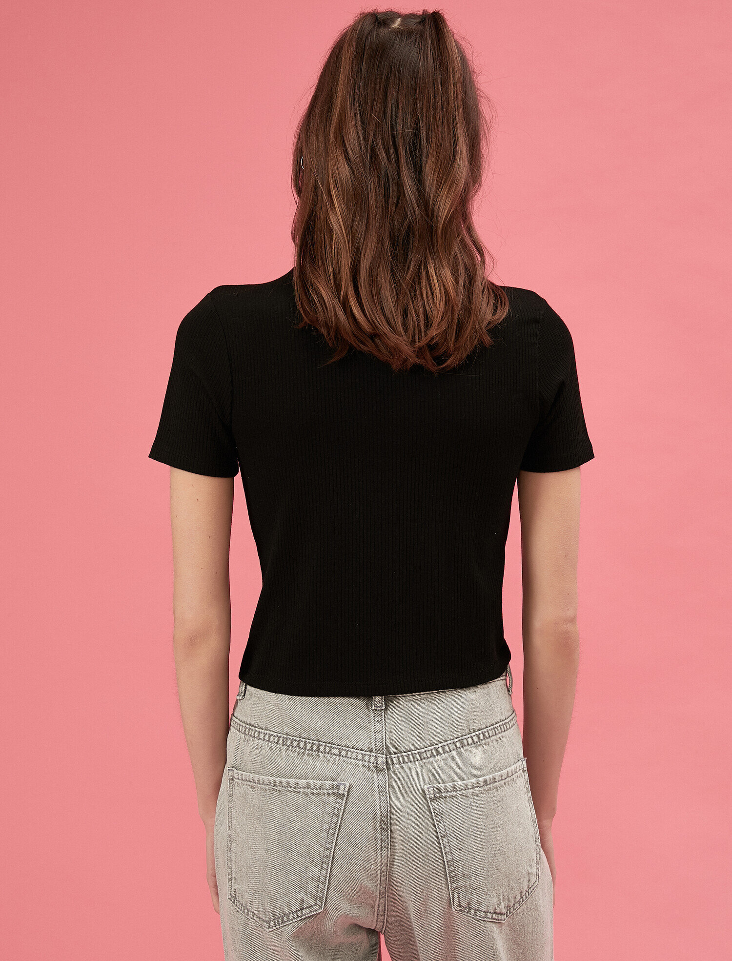   Kısa Kollu Tişört Pencere Detaylı