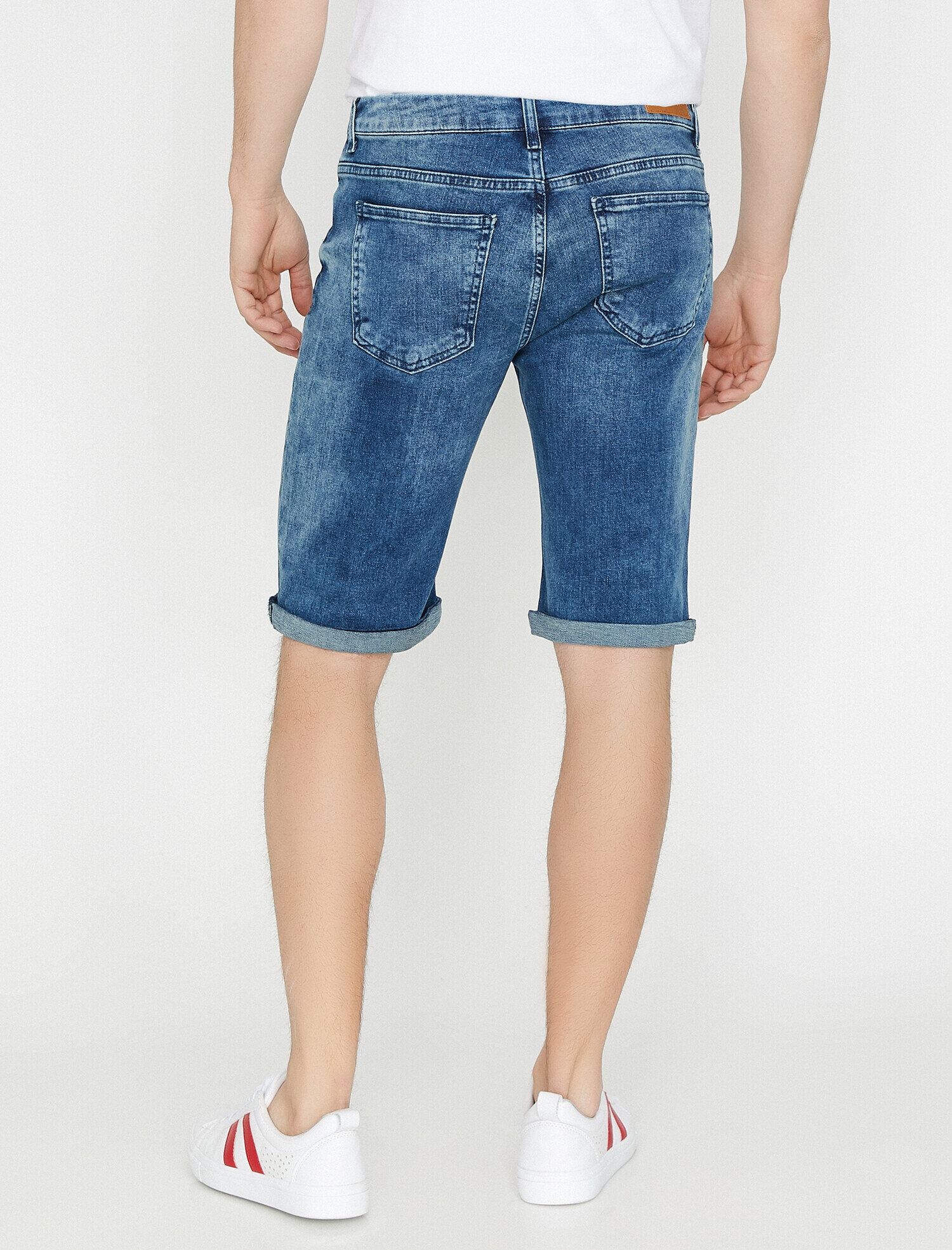   Eskitilmiş Kot Şort