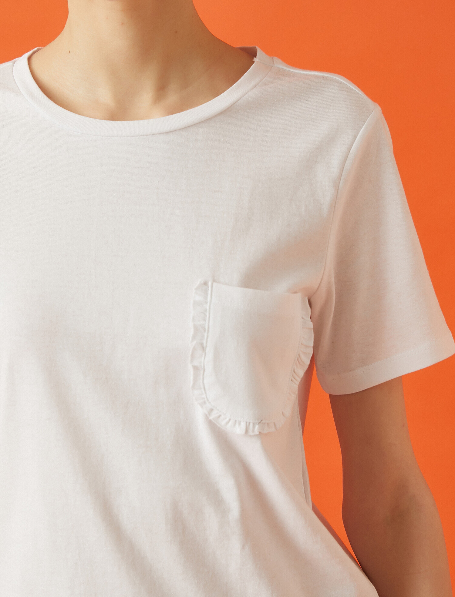   Cepli Tişört Fırfır Detaylı Bisiklet Yaka Pamuklu