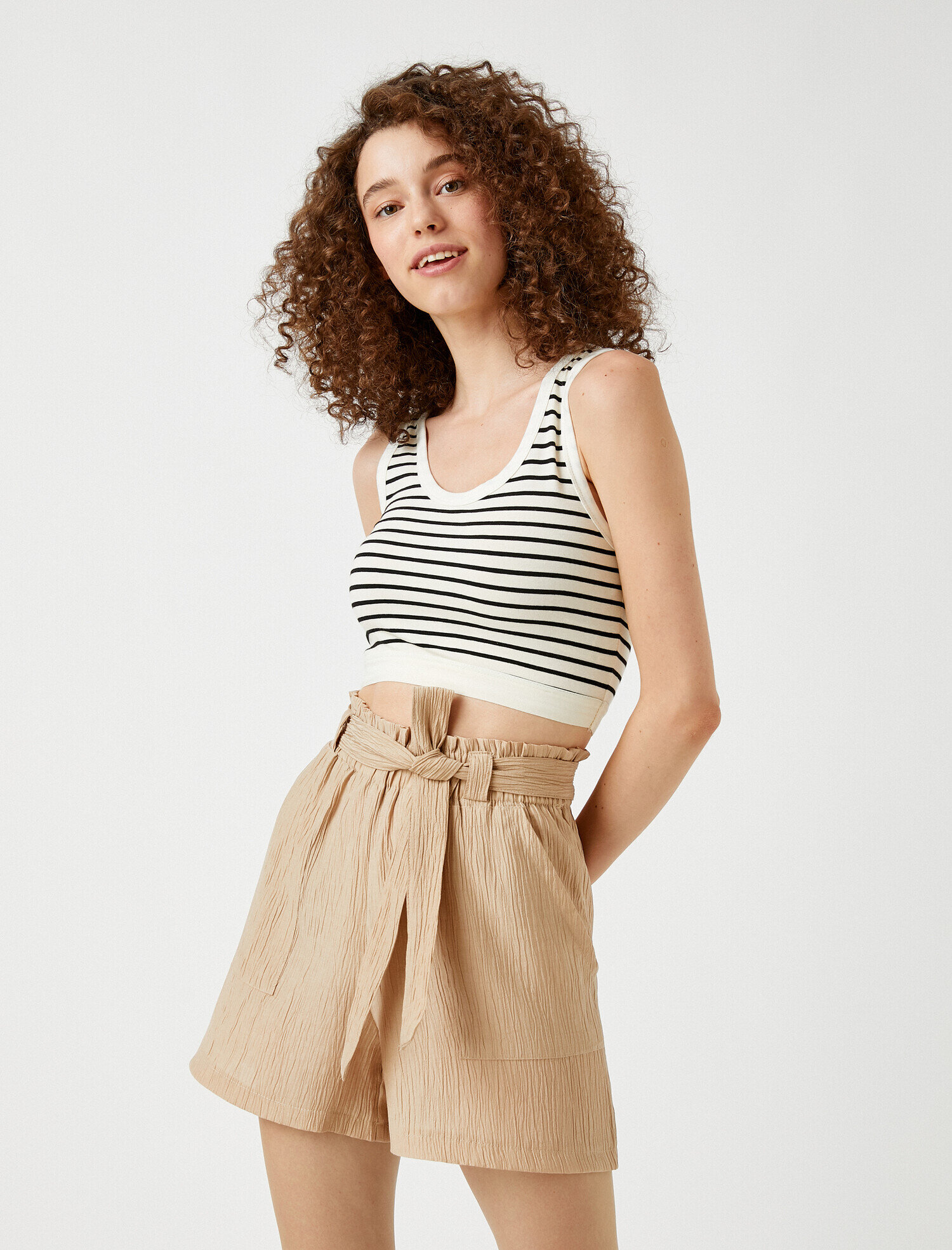   Belden Bağlamalı Şort