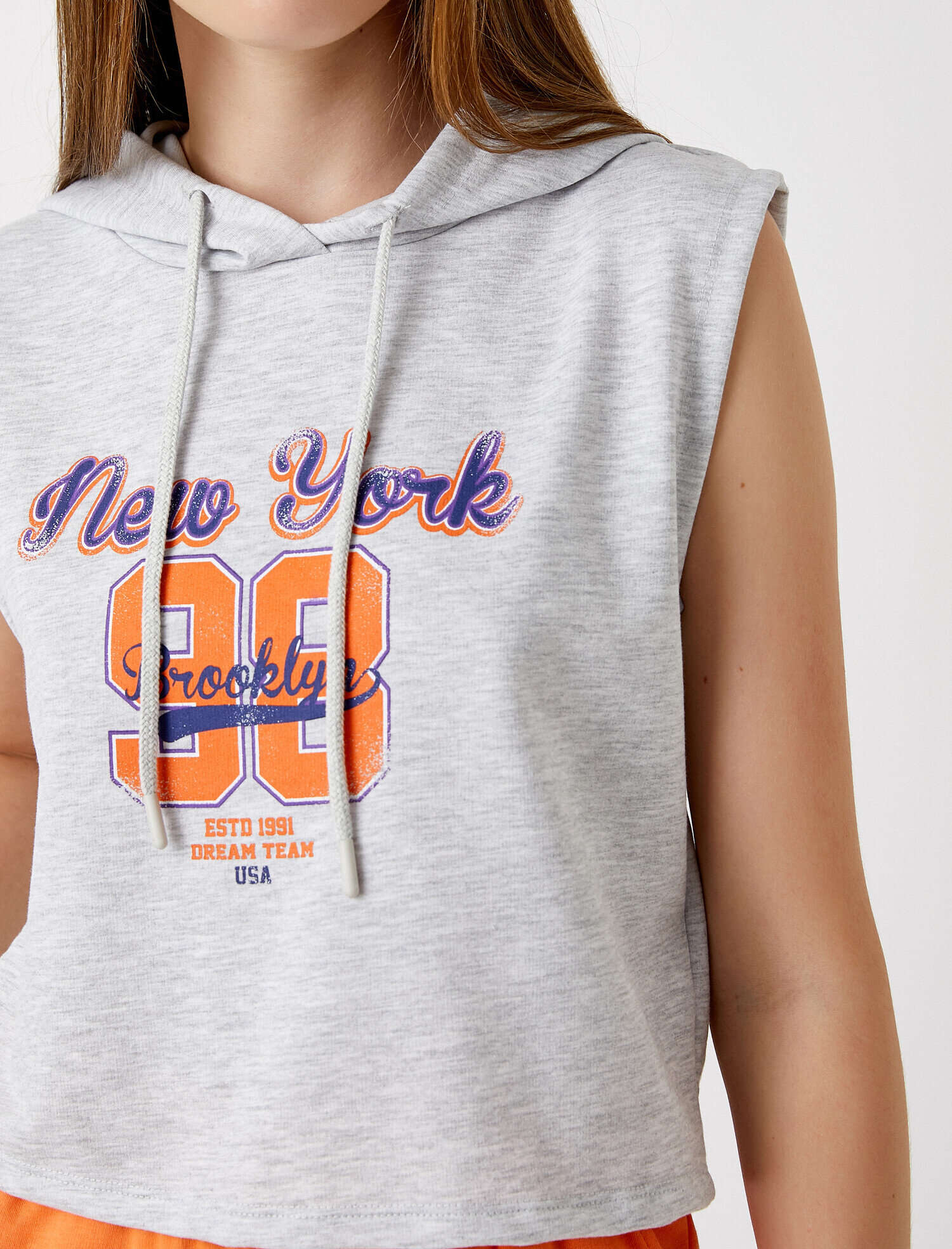   Kapüşonlu Body Pamuklu Sıfır Kol