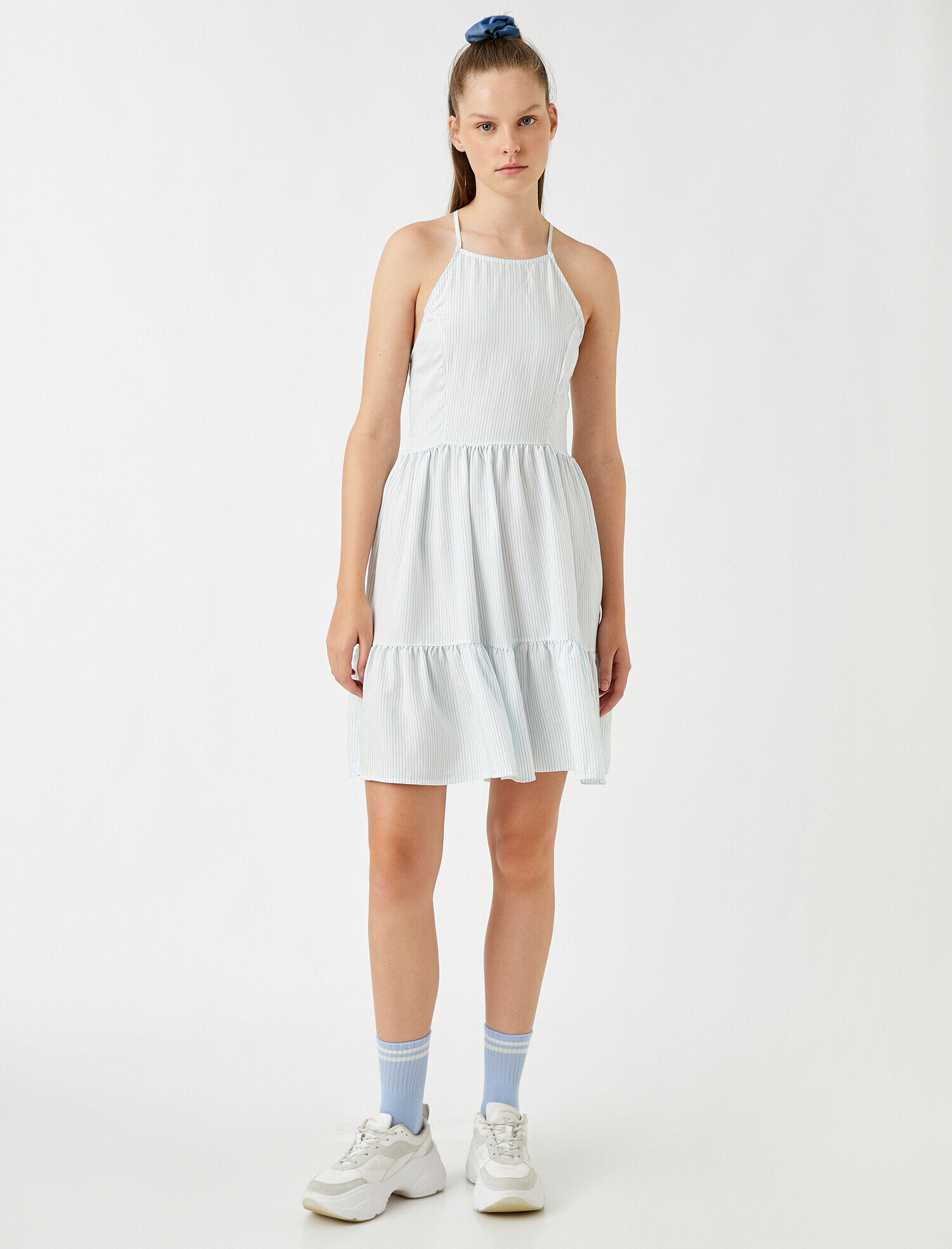   Sırt Detaylı Elbise Çizgili Volanlı