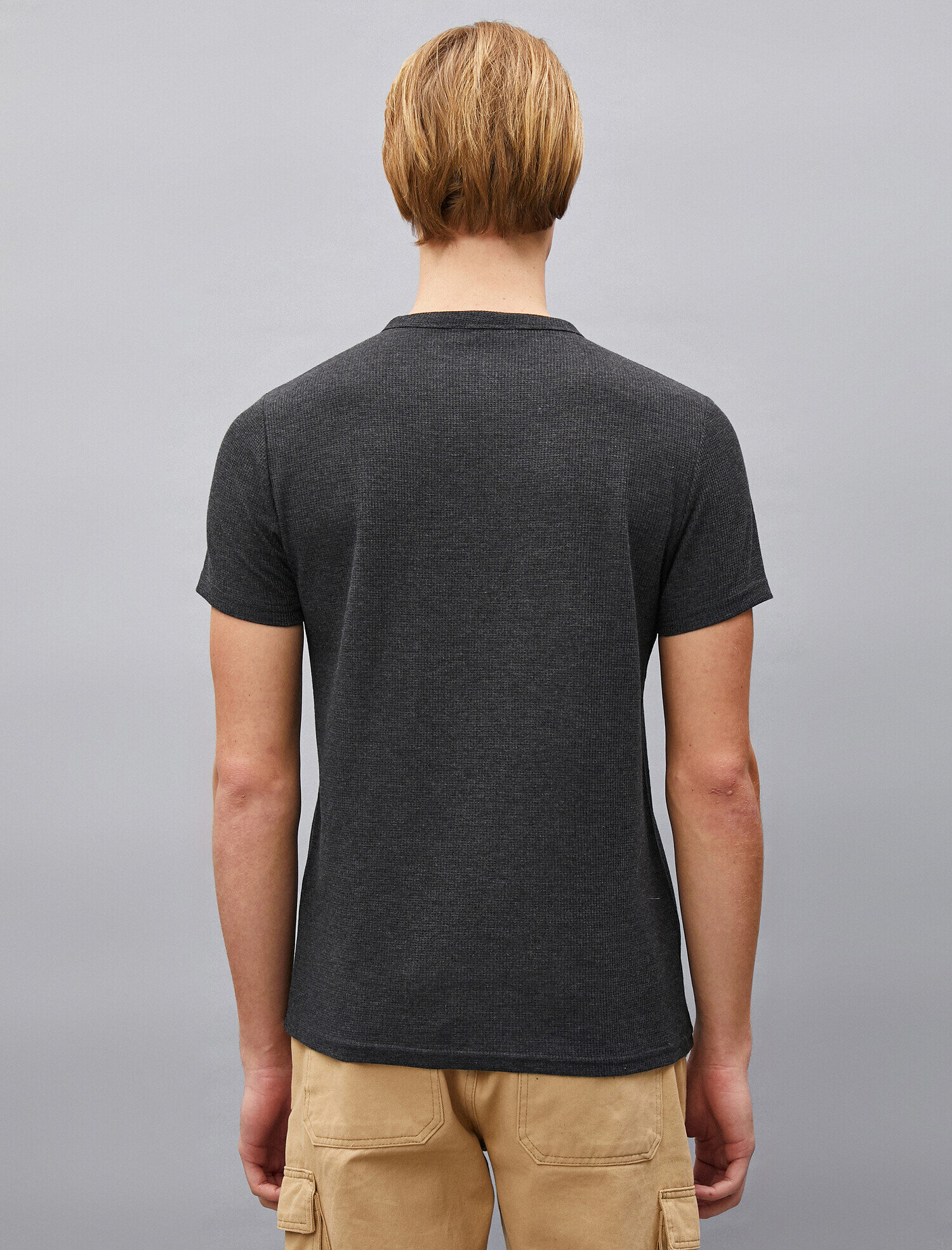   Düğmeli Yaka Kısa Kollu Bisiklet Yaka Tişört