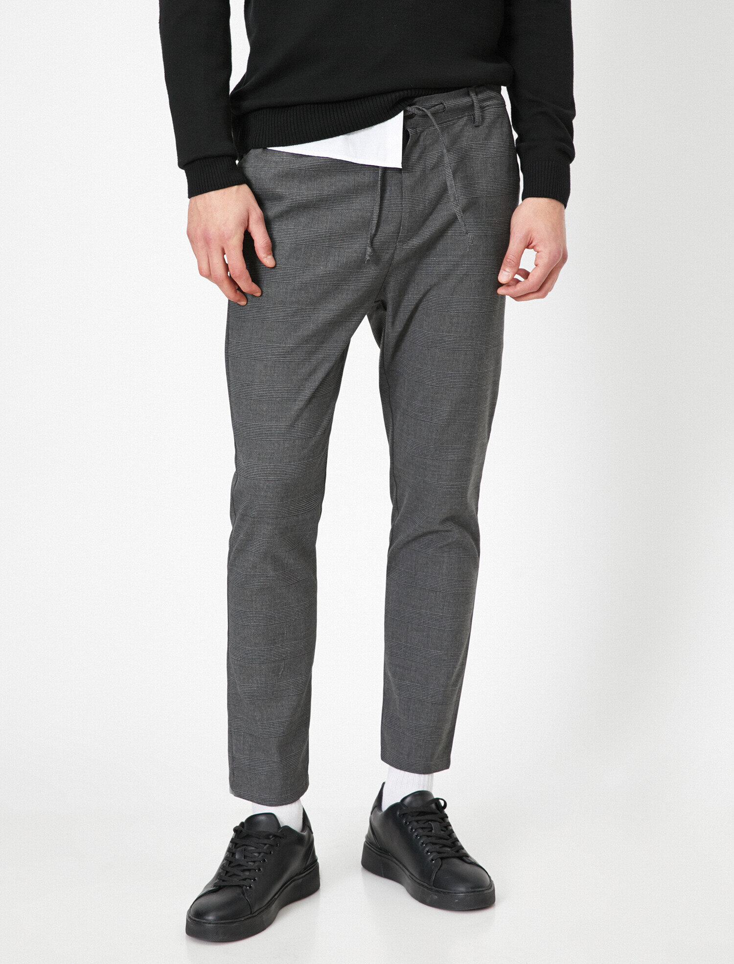   Beli Bağlamalı ve Lastikli Kareli Rahat Kesim Pantolon