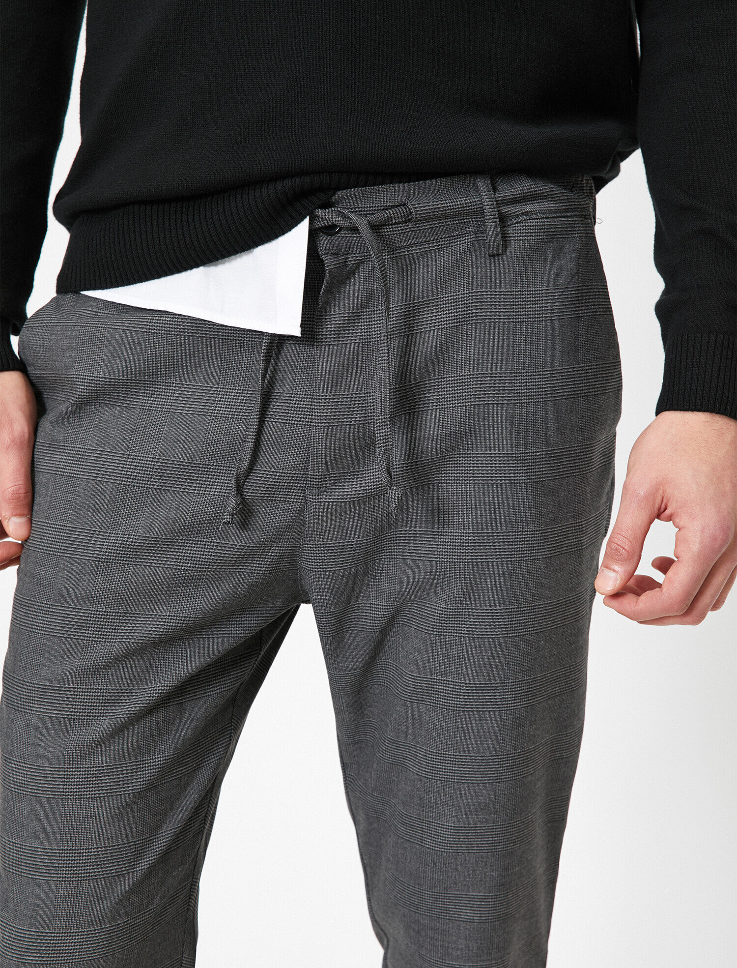   Beli Bağlamalı ve Lastikli Kareli Rahat Kesim Pantolon