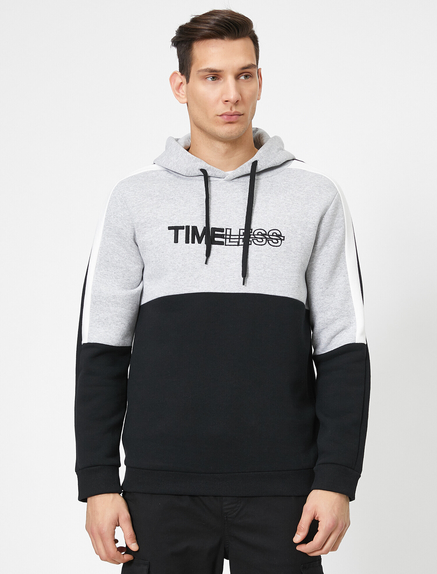   Kapüşonlu Kolları Şeritli İşlemeli Sweatshirt