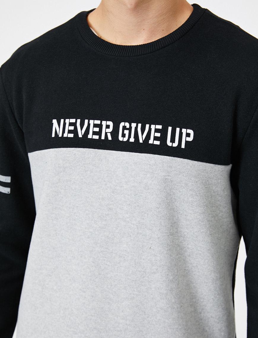  Baskılı Kolları Şerit Detaylı Slim Fit Spor Kazak