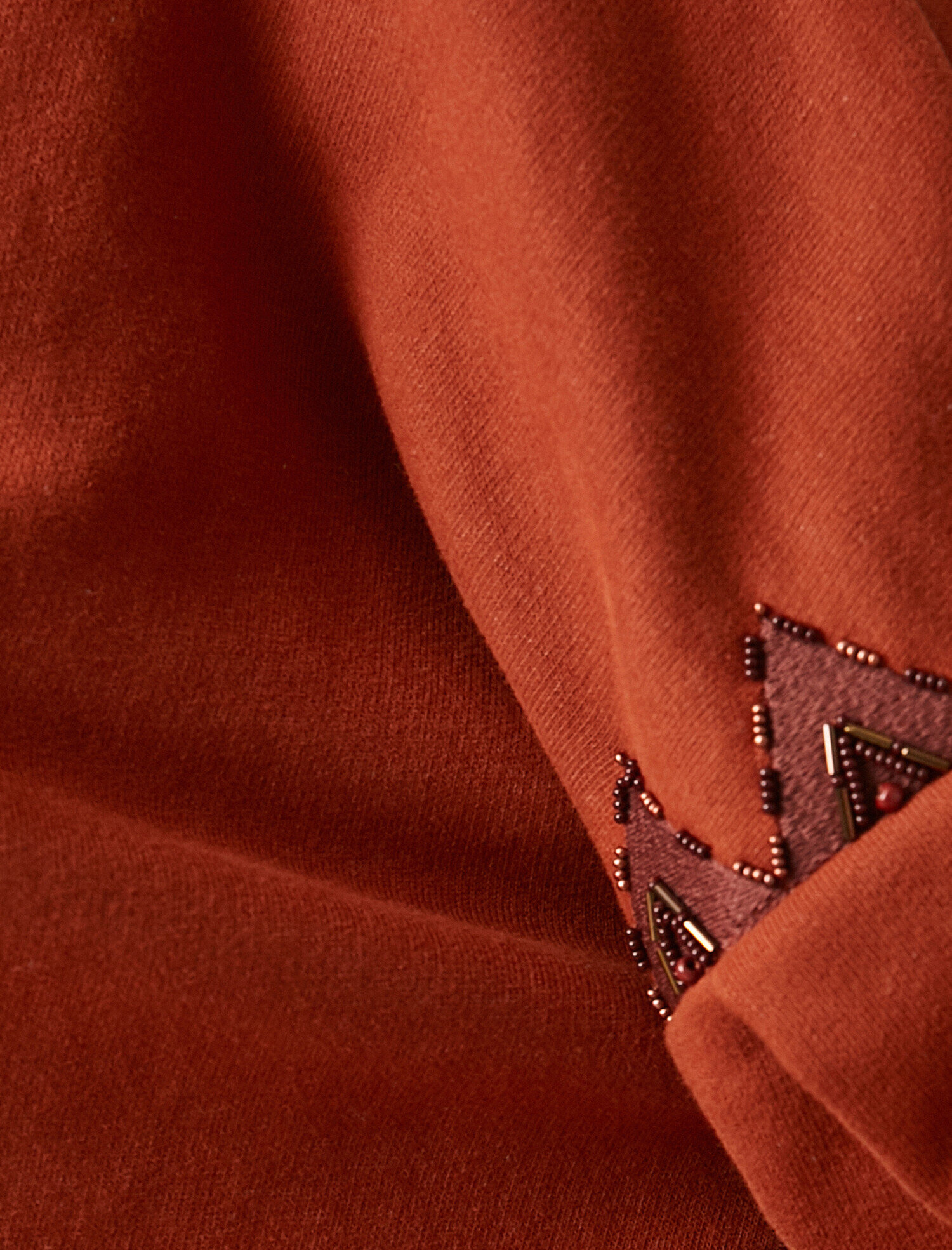 Organik Pamuklu Dik Yaka İşlemeli Sweatshirt