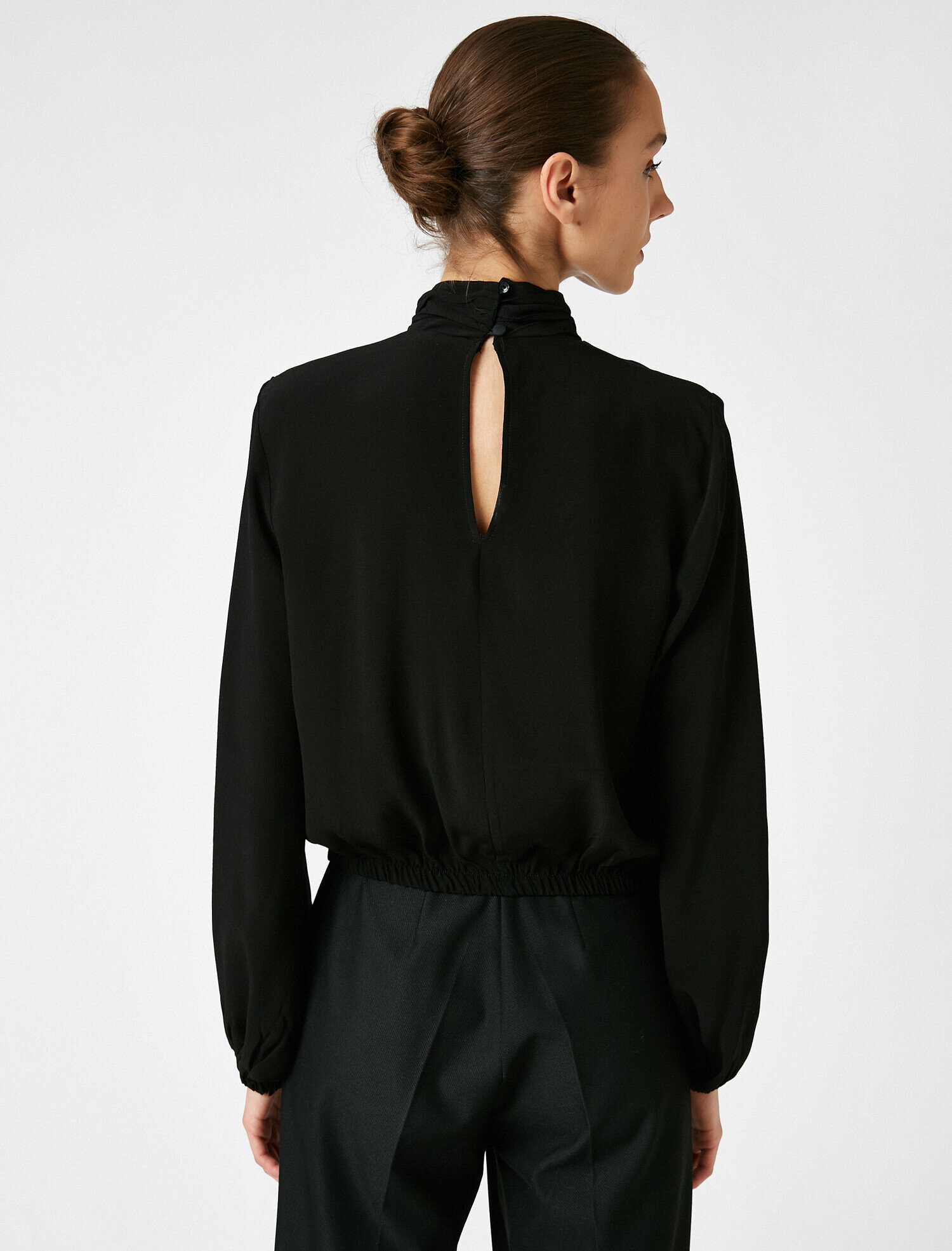   Vatkalı Dik Yaka Uzun Kollu Bluz