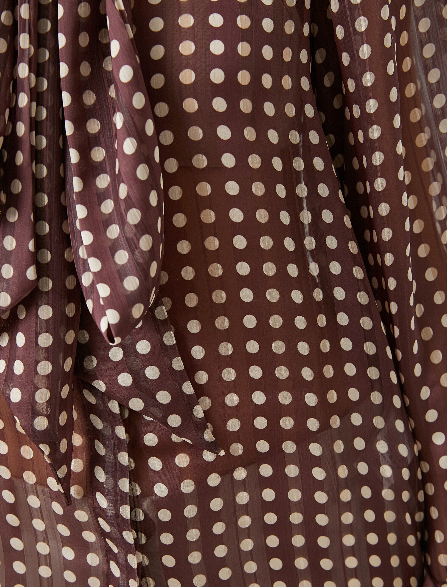   Fular Yaka Puantiyeli Şifon Gömlek