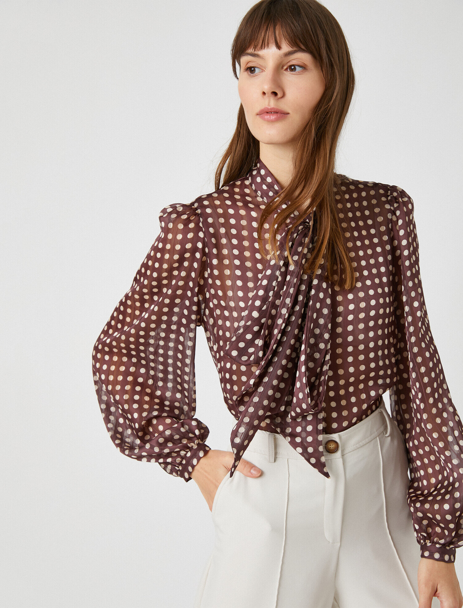   Fular Yaka Puantiyeli Şifon Gömlek