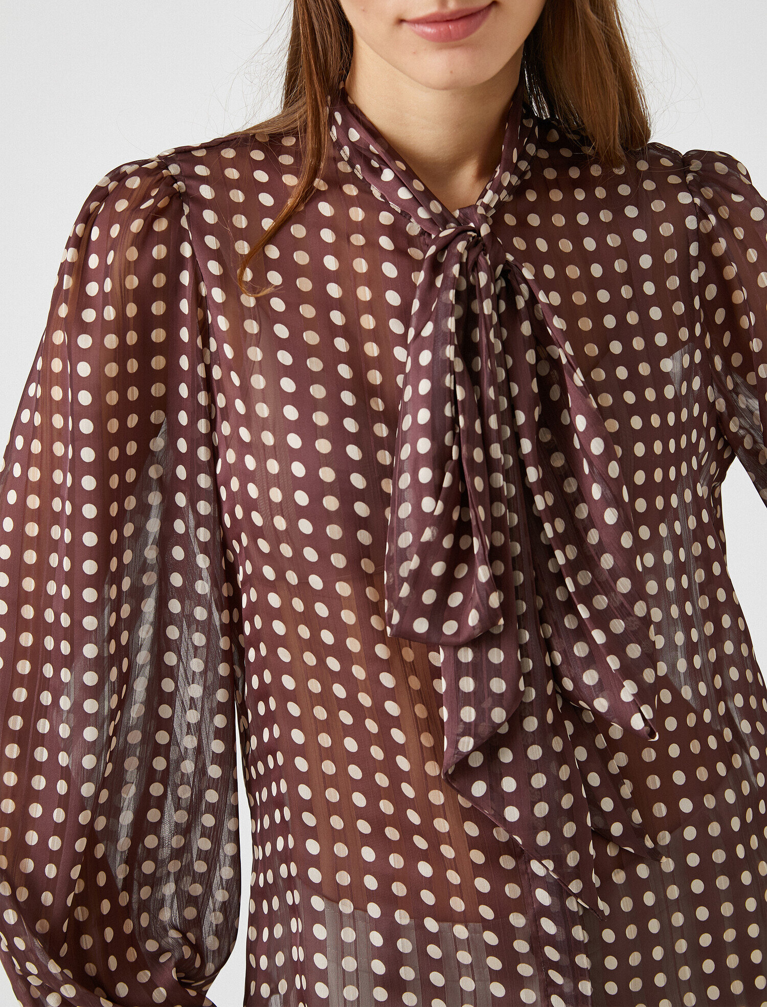   Fular Yaka Puantiyeli Şifon Gömlek