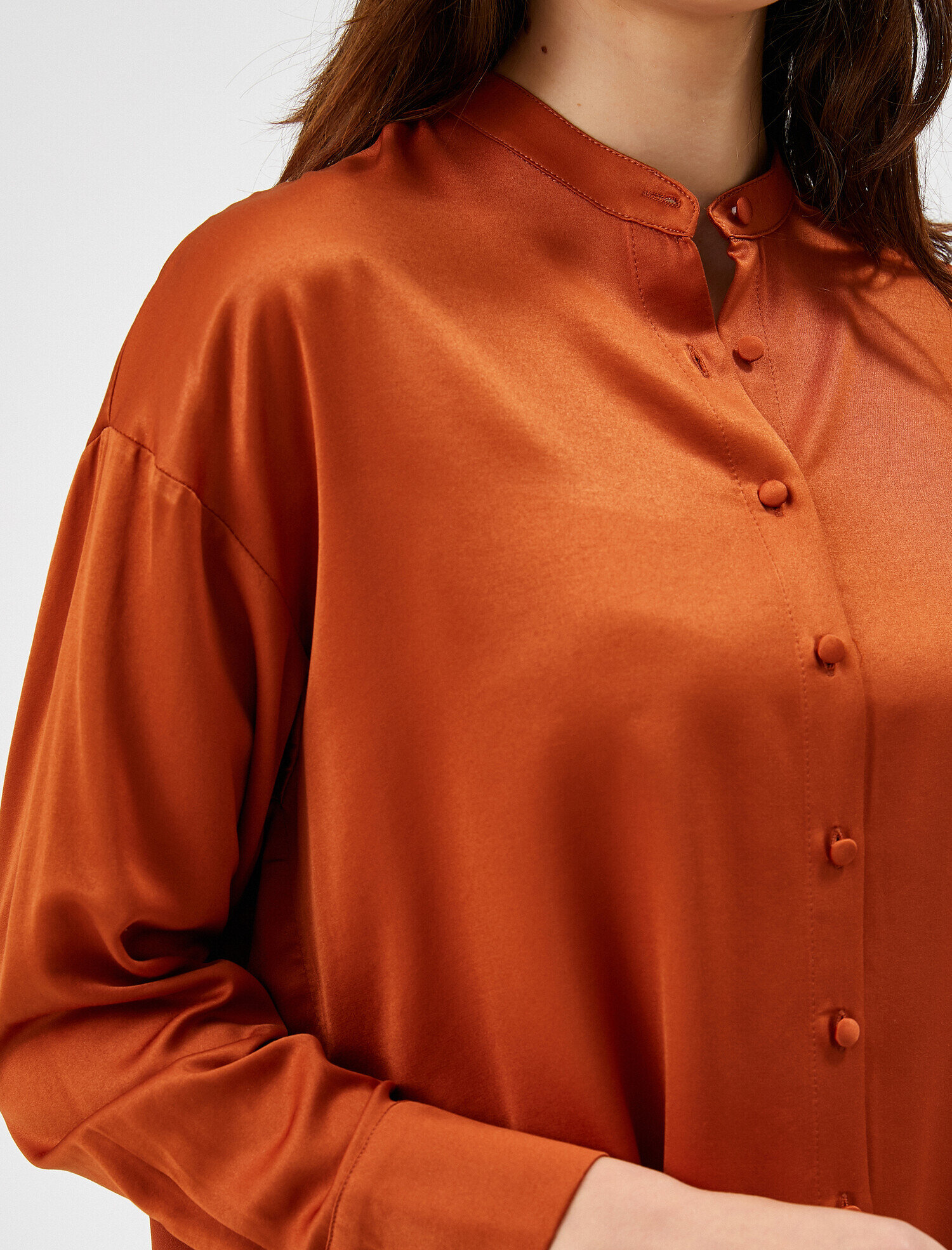   Mandarin Yaka Düğmeli Saten Gömlek