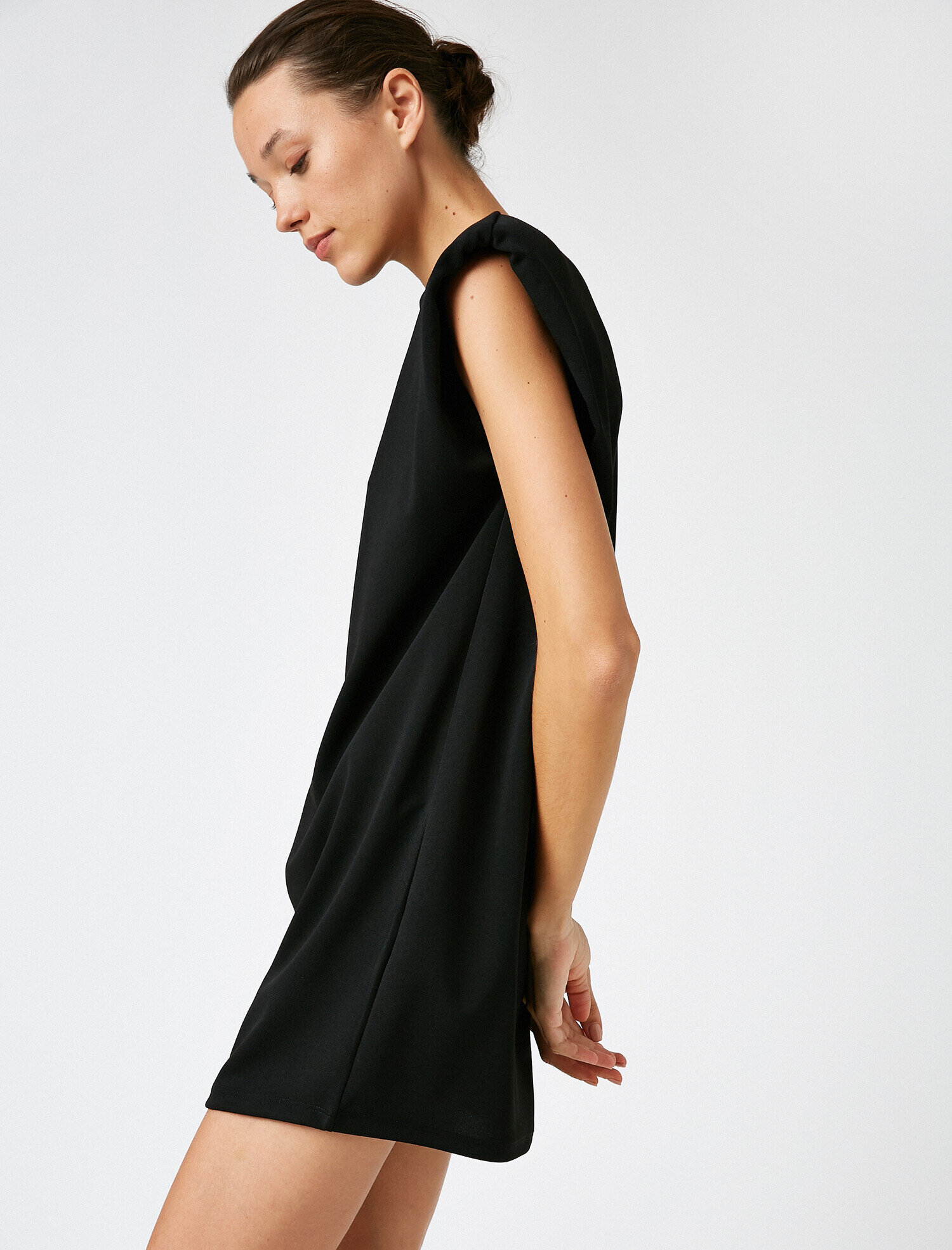   Vatkalı Kısa Elbise