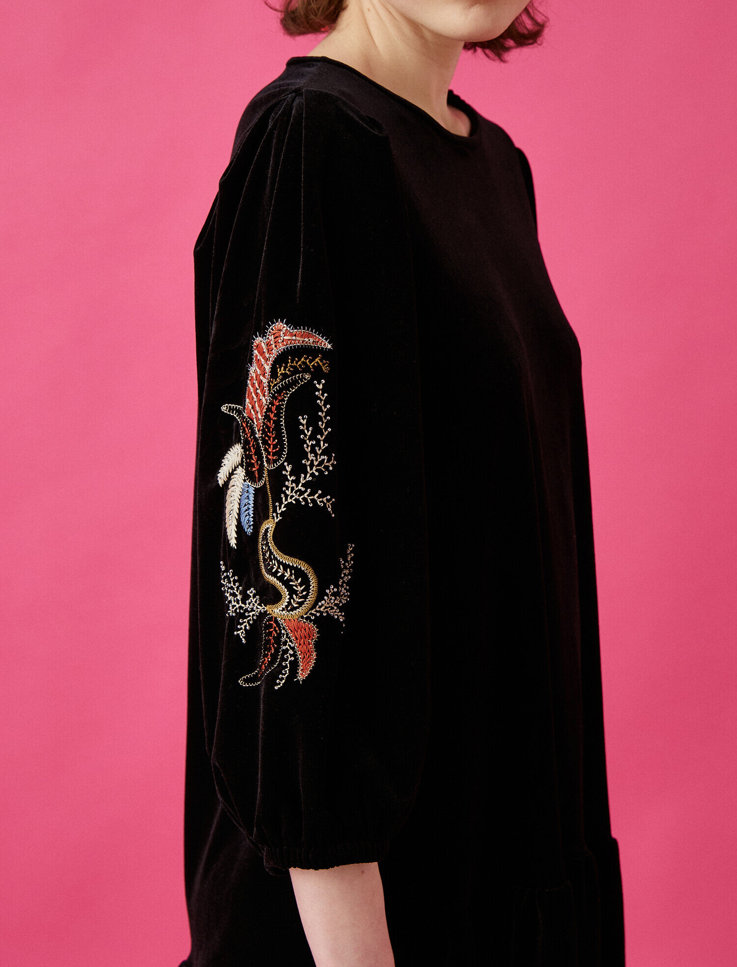   Kadife İşlemeli Bisiklet Yaka Elbise