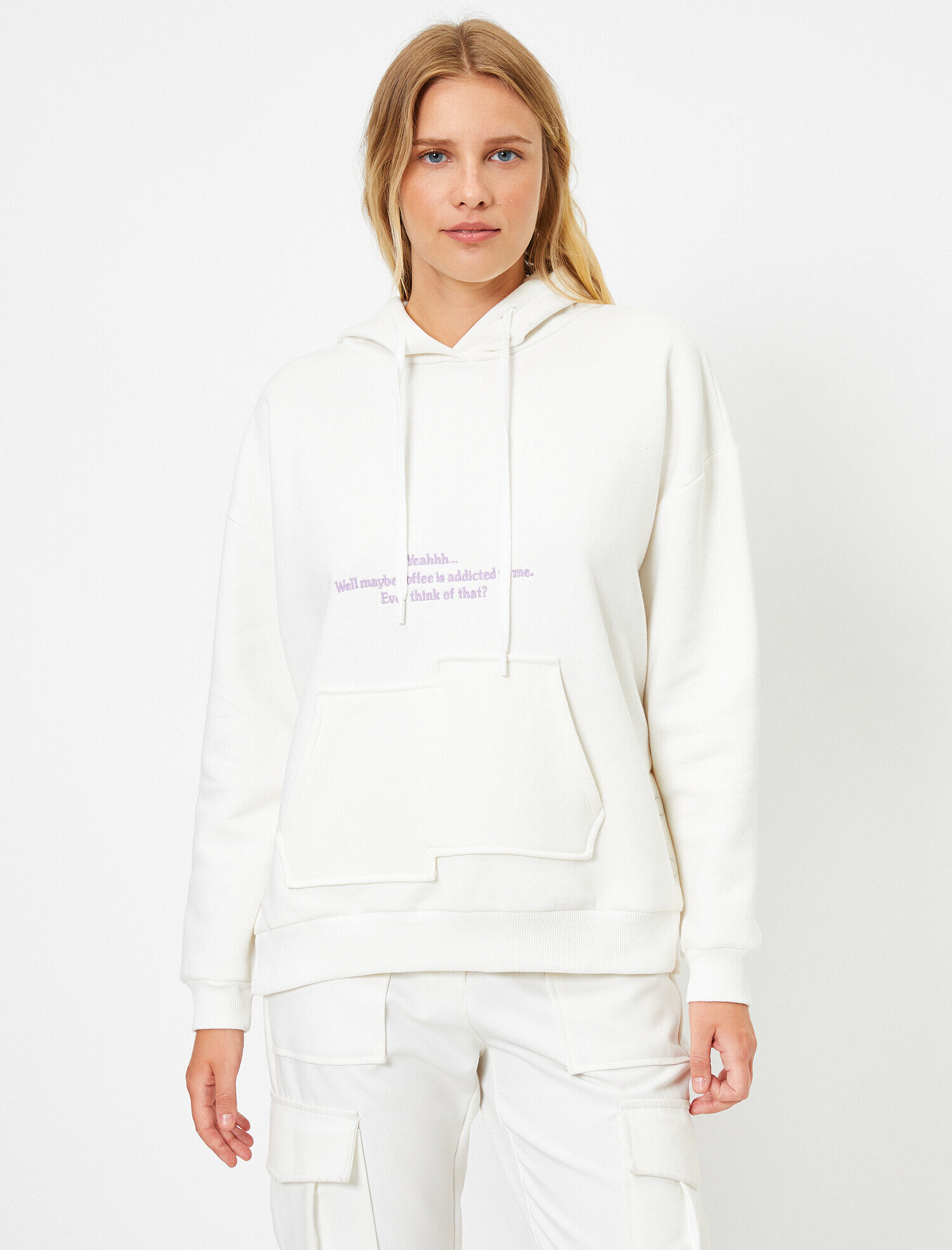   Kapüşonlu Cepli Yazılı Baskılı Uzun Kollu Sweatshirt