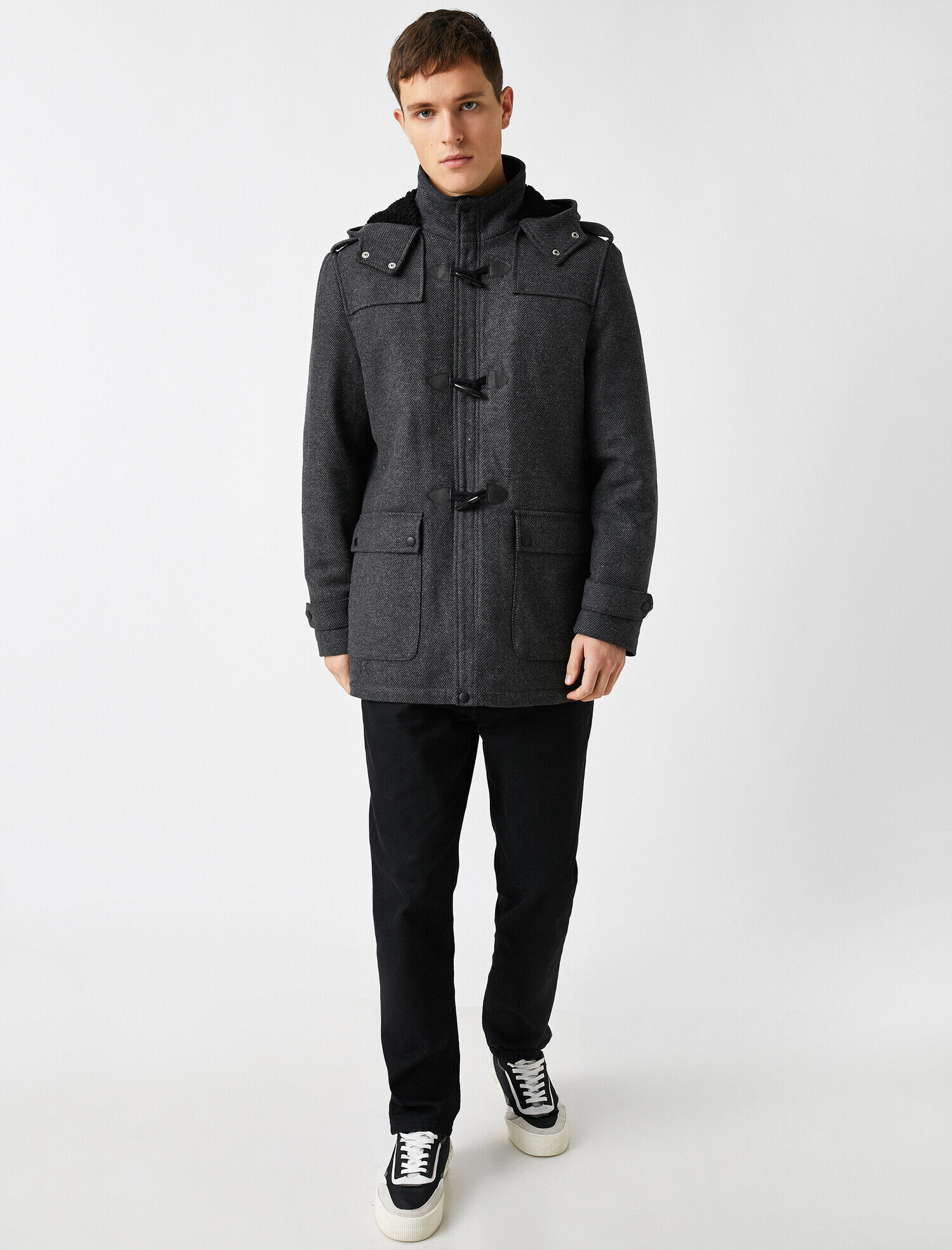   Dik Yaka Kapüşonlu Cepli Kaban