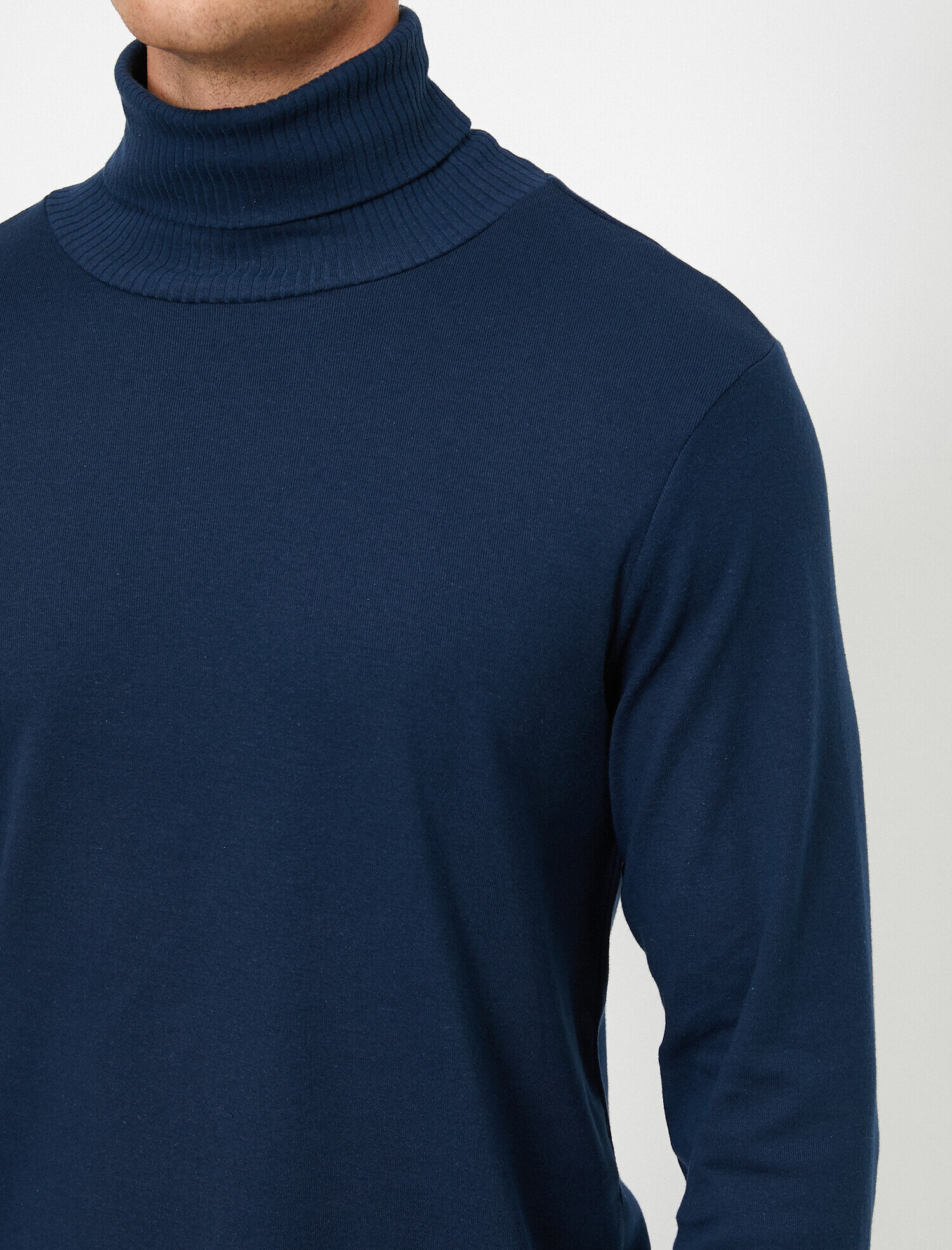   Boğazlı Uzun Kollu Basic Tişört