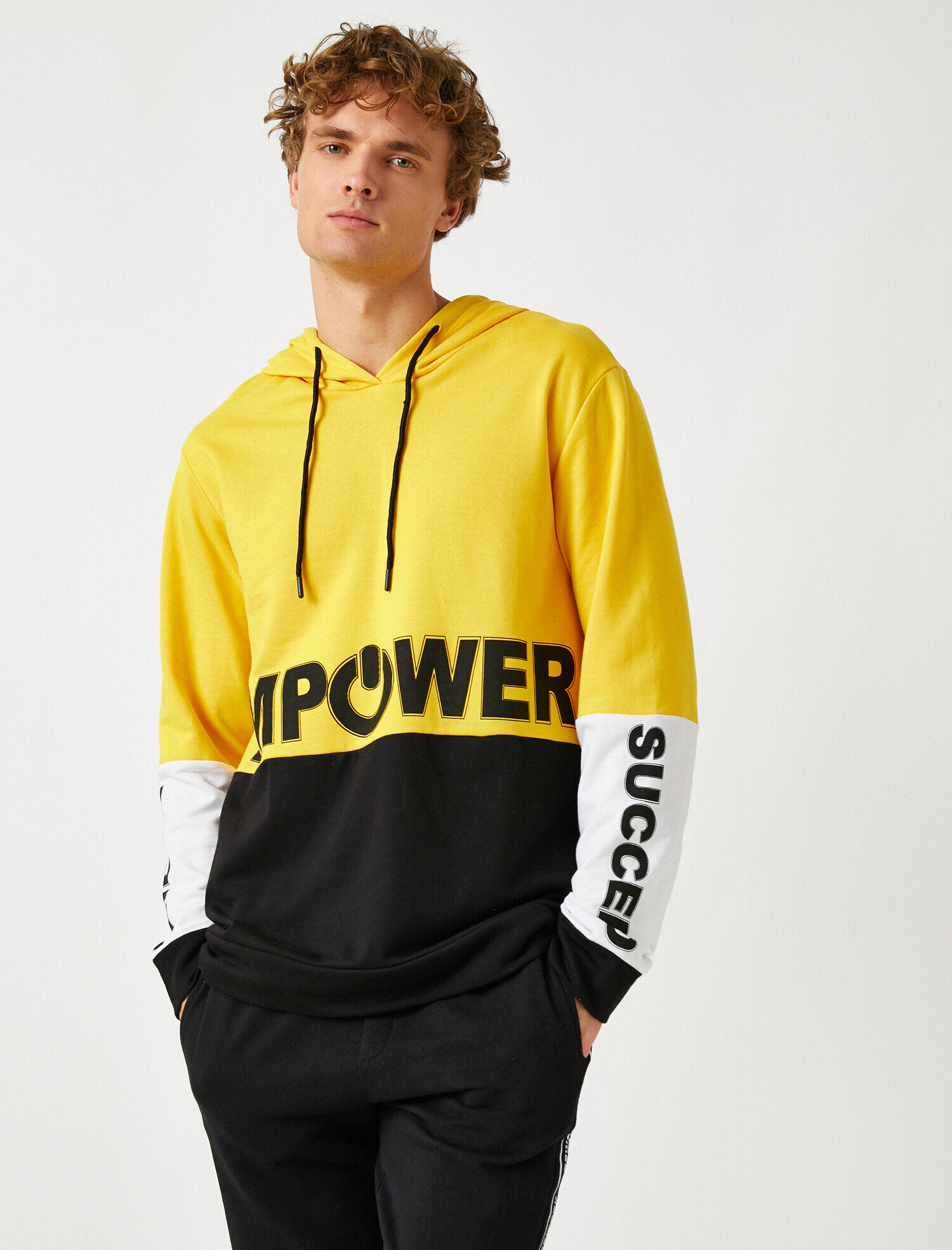   Yazılı Baskılı Kapüşonlu Uzun Kollu Sweatshirt