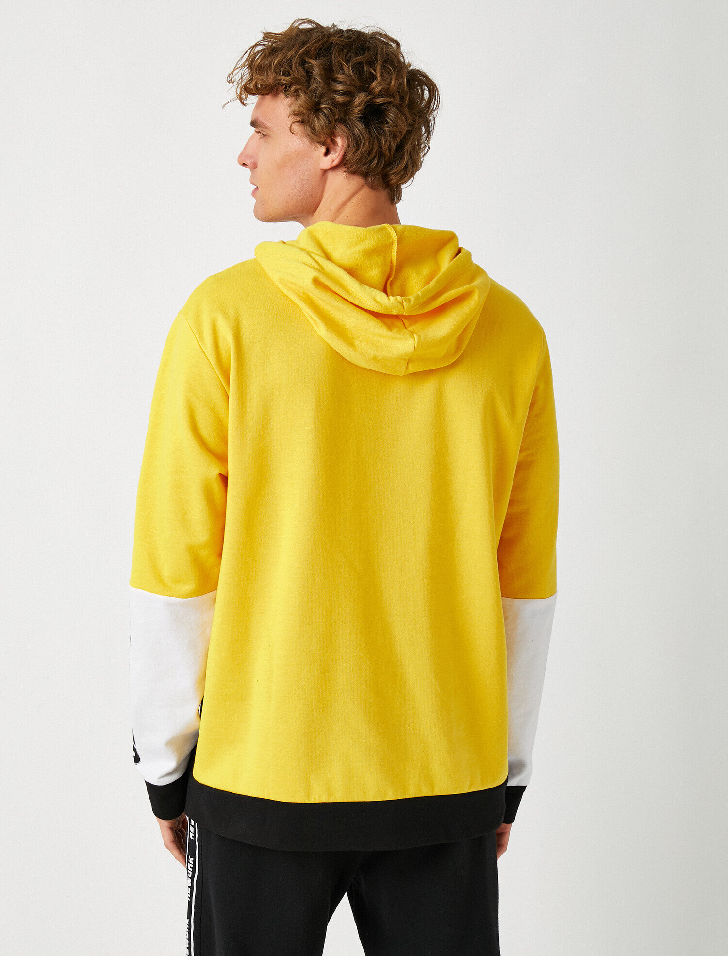   Yazılı Baskılı Kapüşonlu Uzun Kollu Sweatshirt