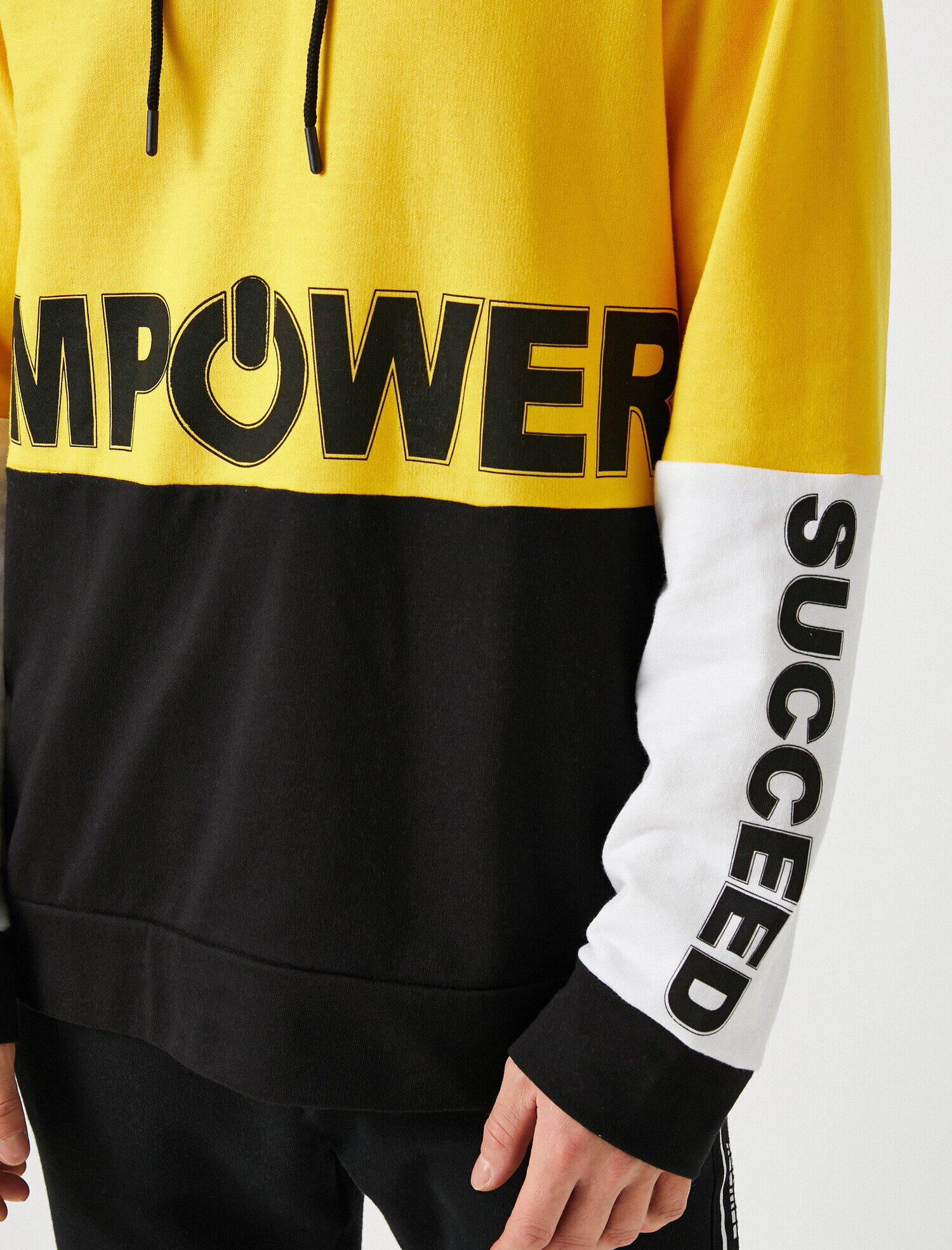   Yazılı Baskılı Kapüşonlu Uzun Kollu Sweatshirt