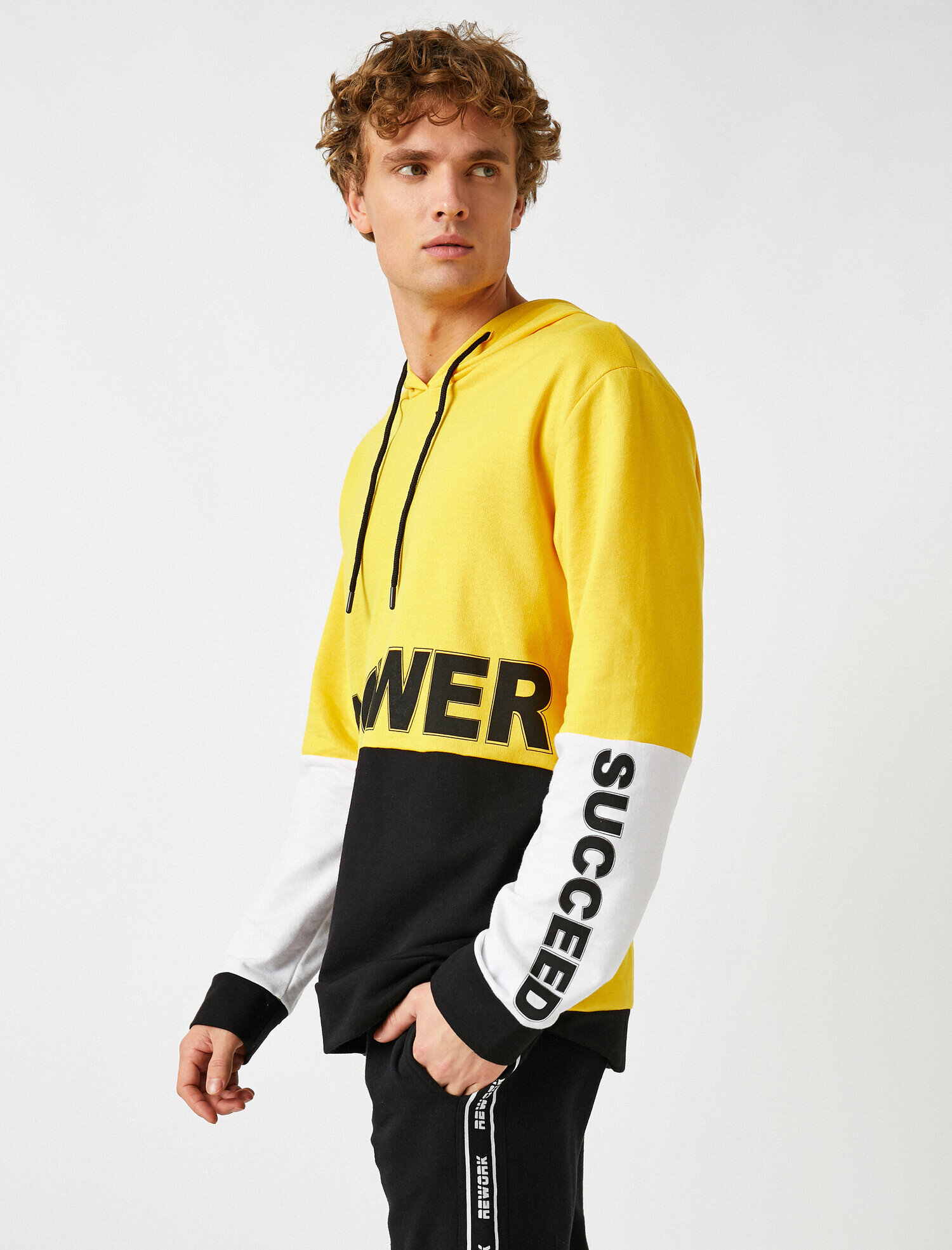   Yazılı Baskılı Kapüşonlu Uzun Kollu Sweatshirt