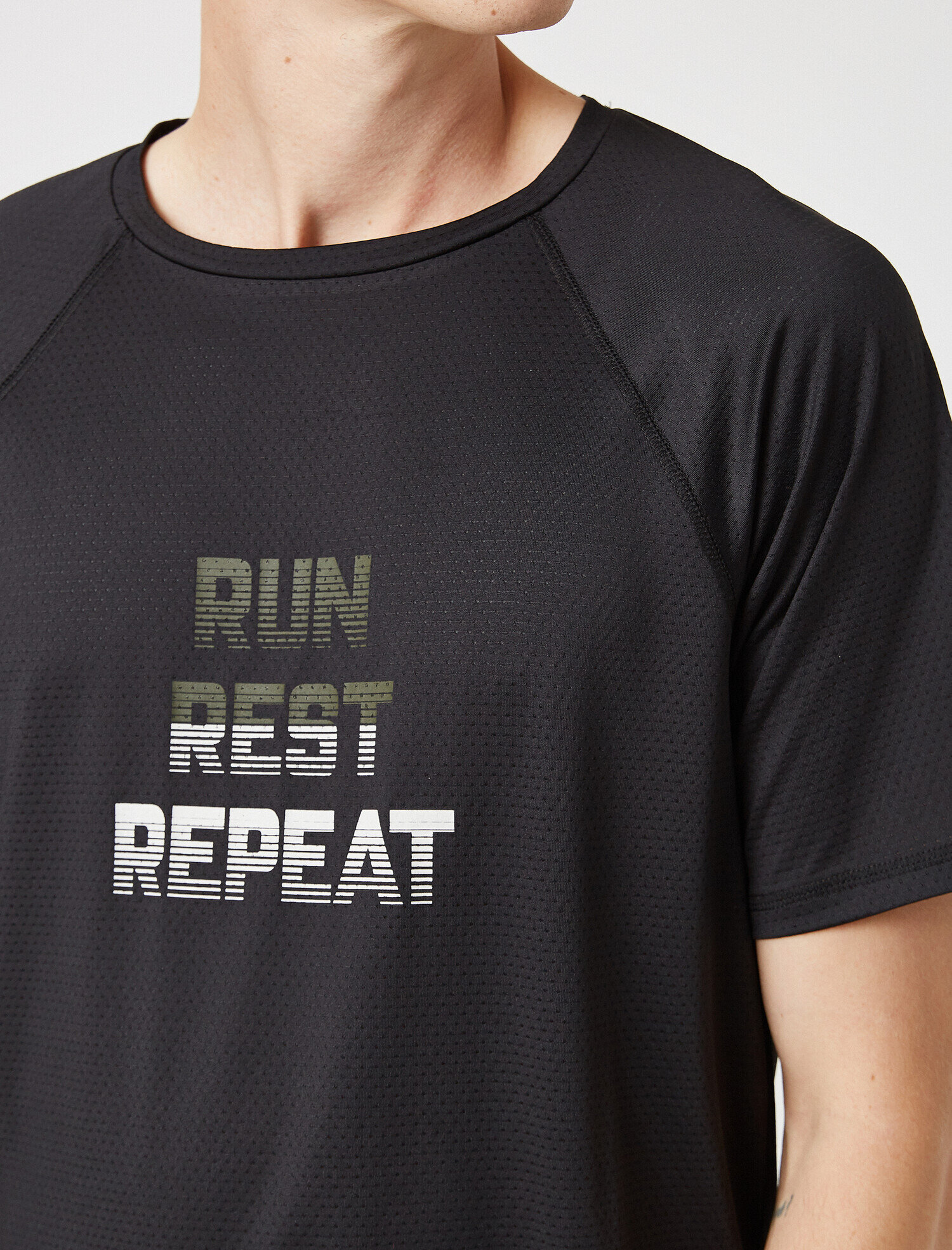 Yazili Baskili Bisiklet Yaka Kisa Kollu Tisört