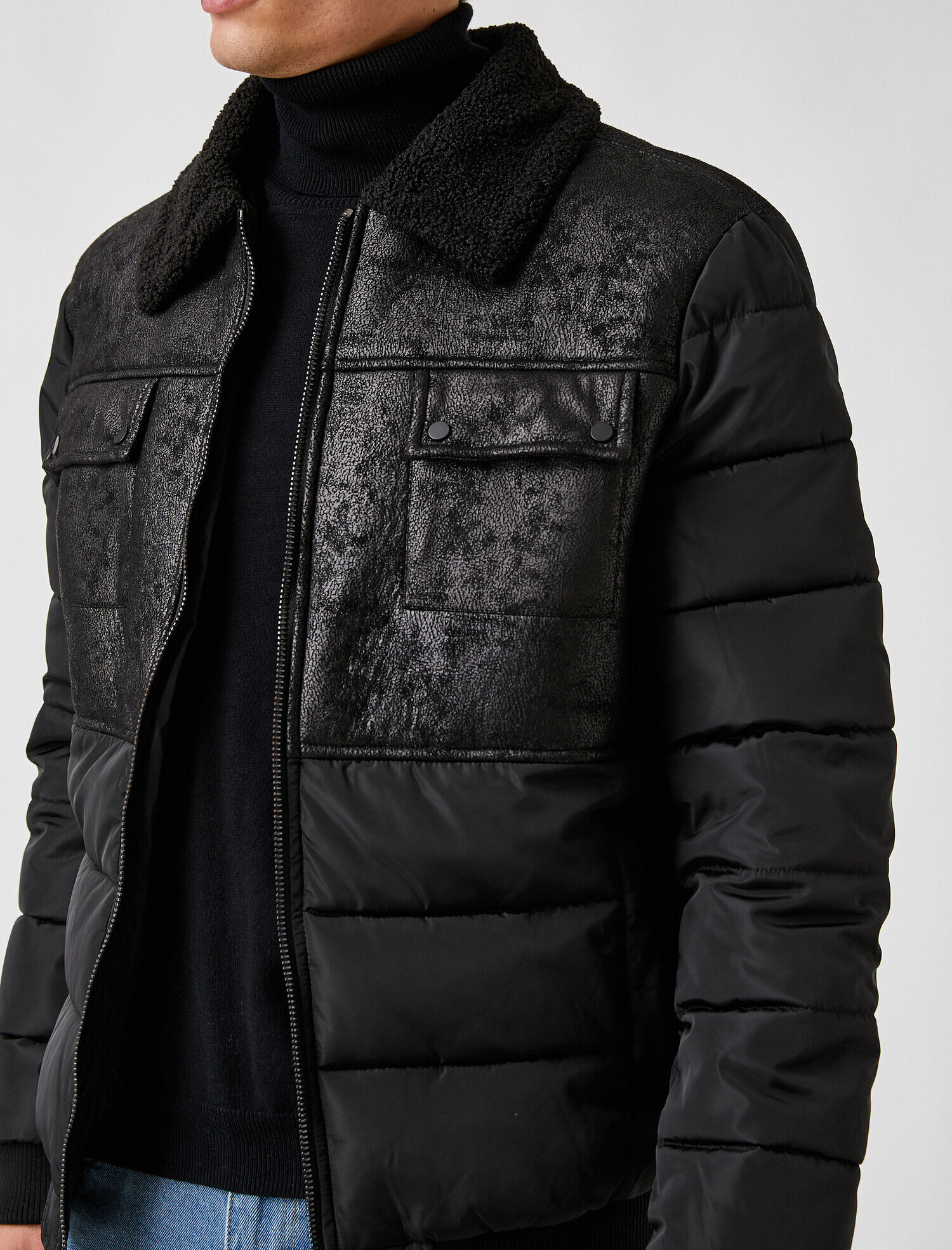   Yakası Suni Kürklü Deri Görünümlü Mont