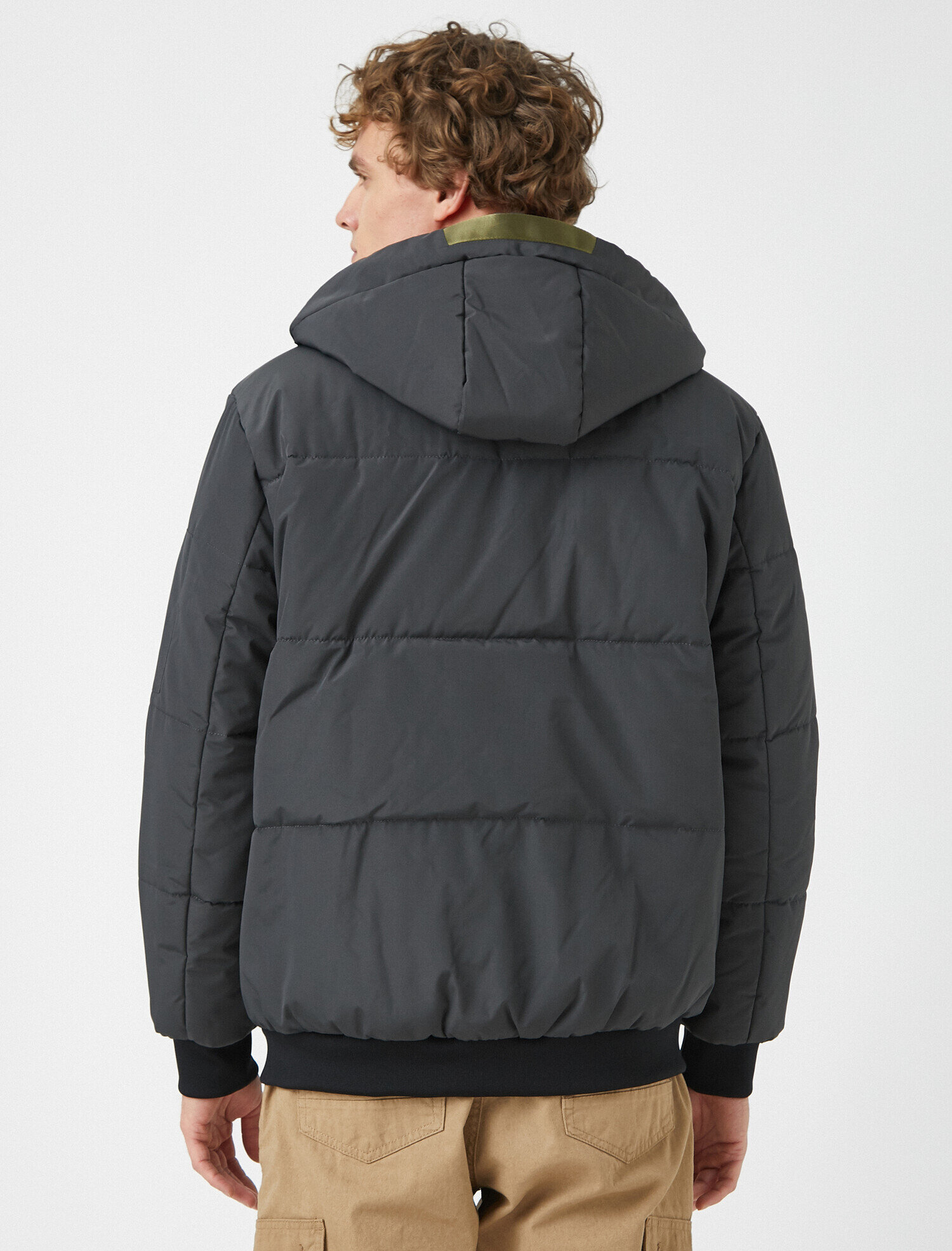   Dik Yaka Kapüşonlu Fermuarlı Kaban