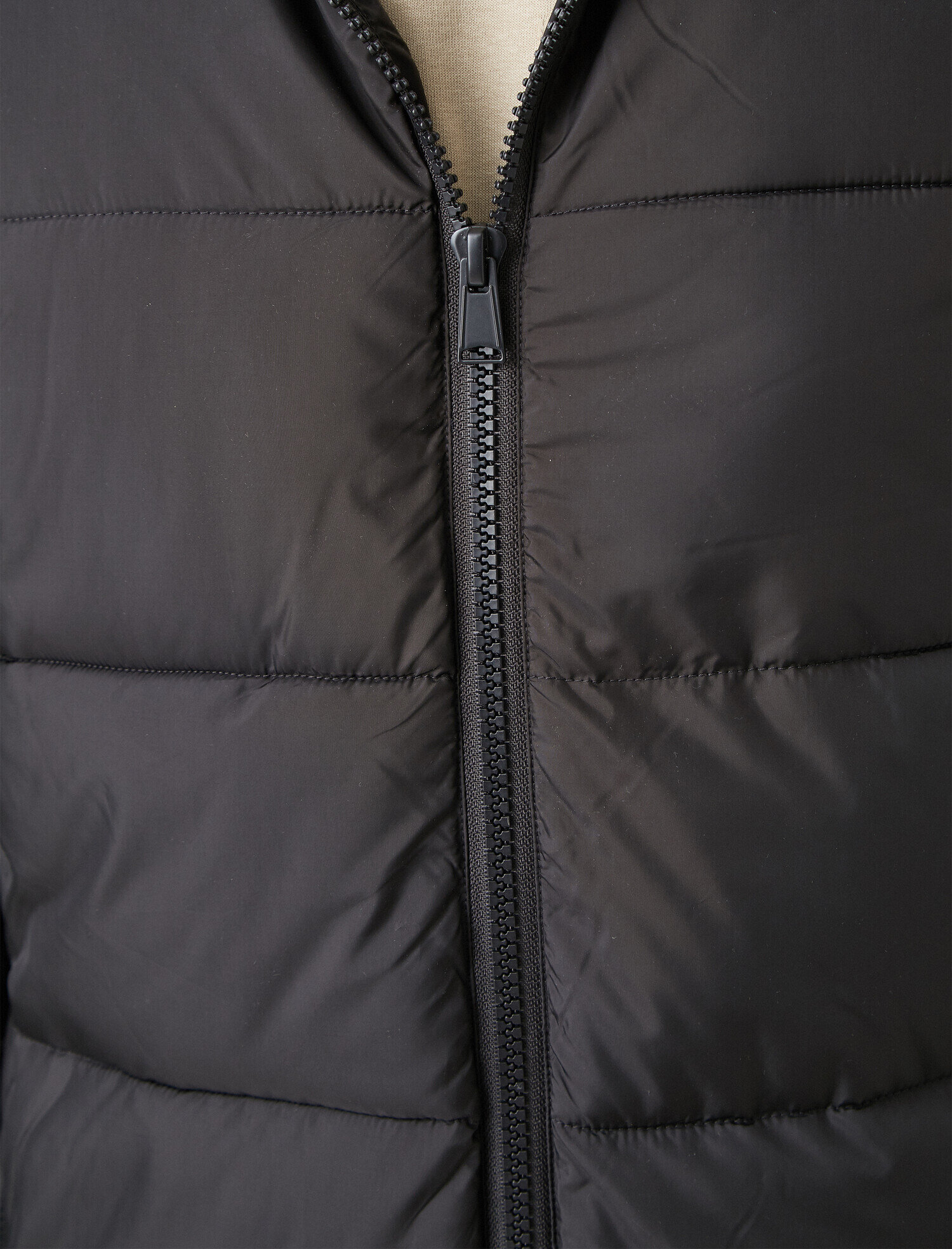   Kapşonlu Fermuarlı Mont Cep Detaylı