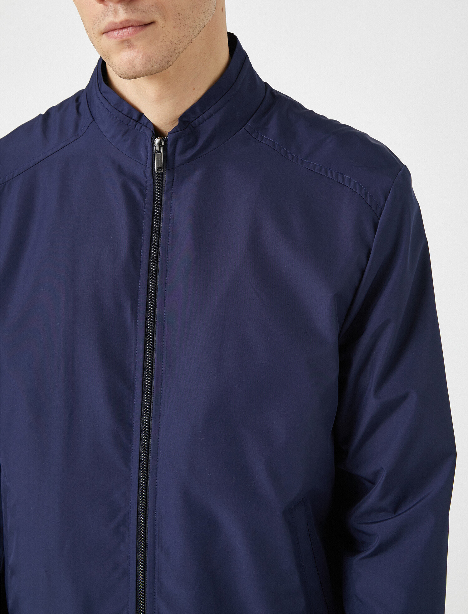 Dik Yaka Fermuarlı Poplin Kumaştan Mont