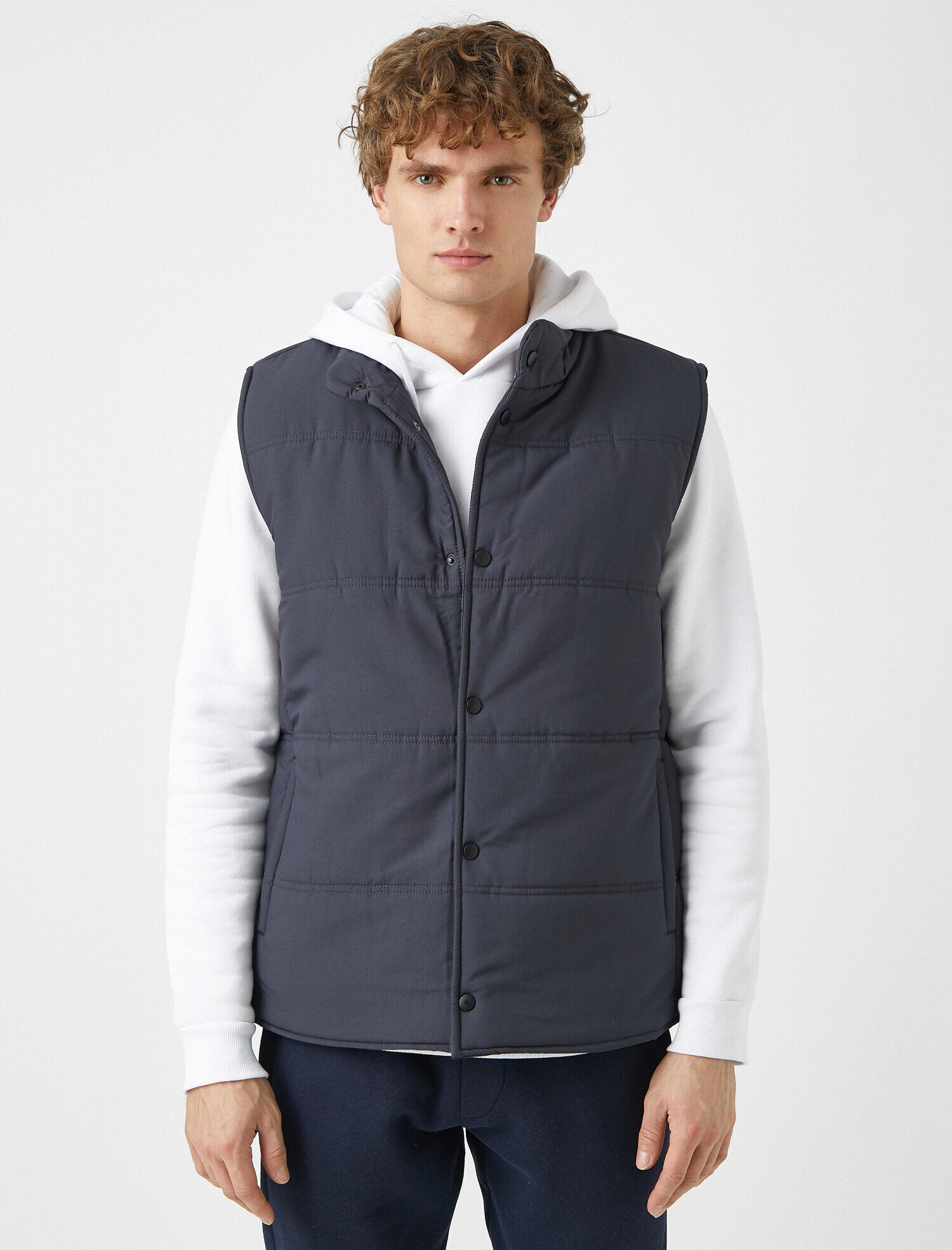   Dik Yaka Düğmeli Cepli Kalın Yelek