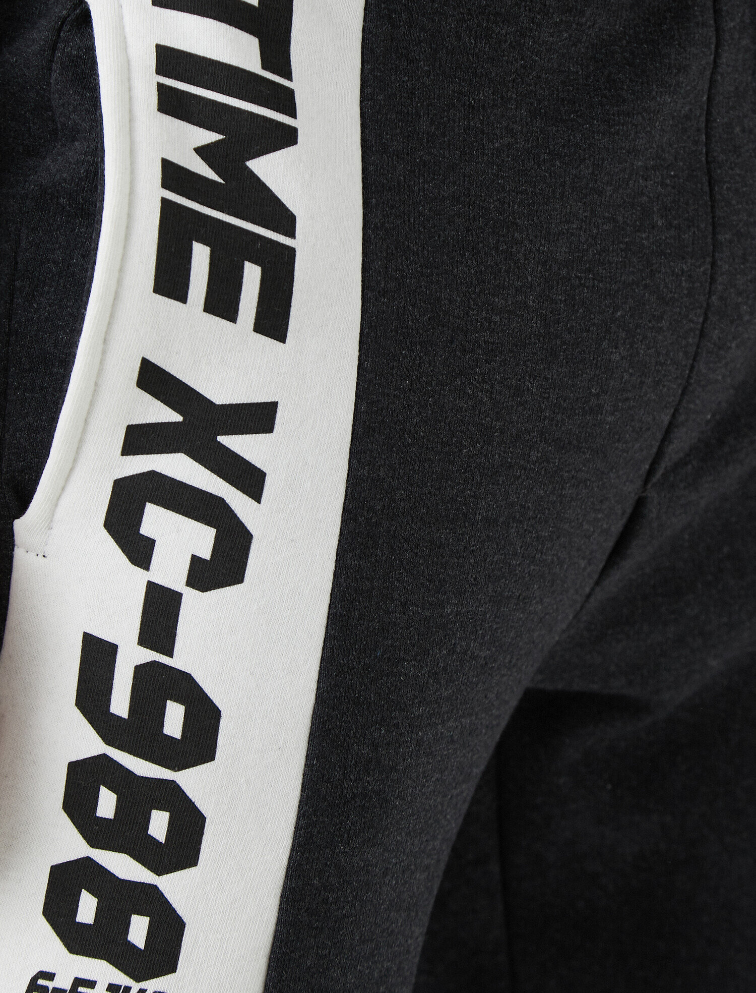   Beli Bağlamalı Baskılı Cepli Jogger Eşofman Altı