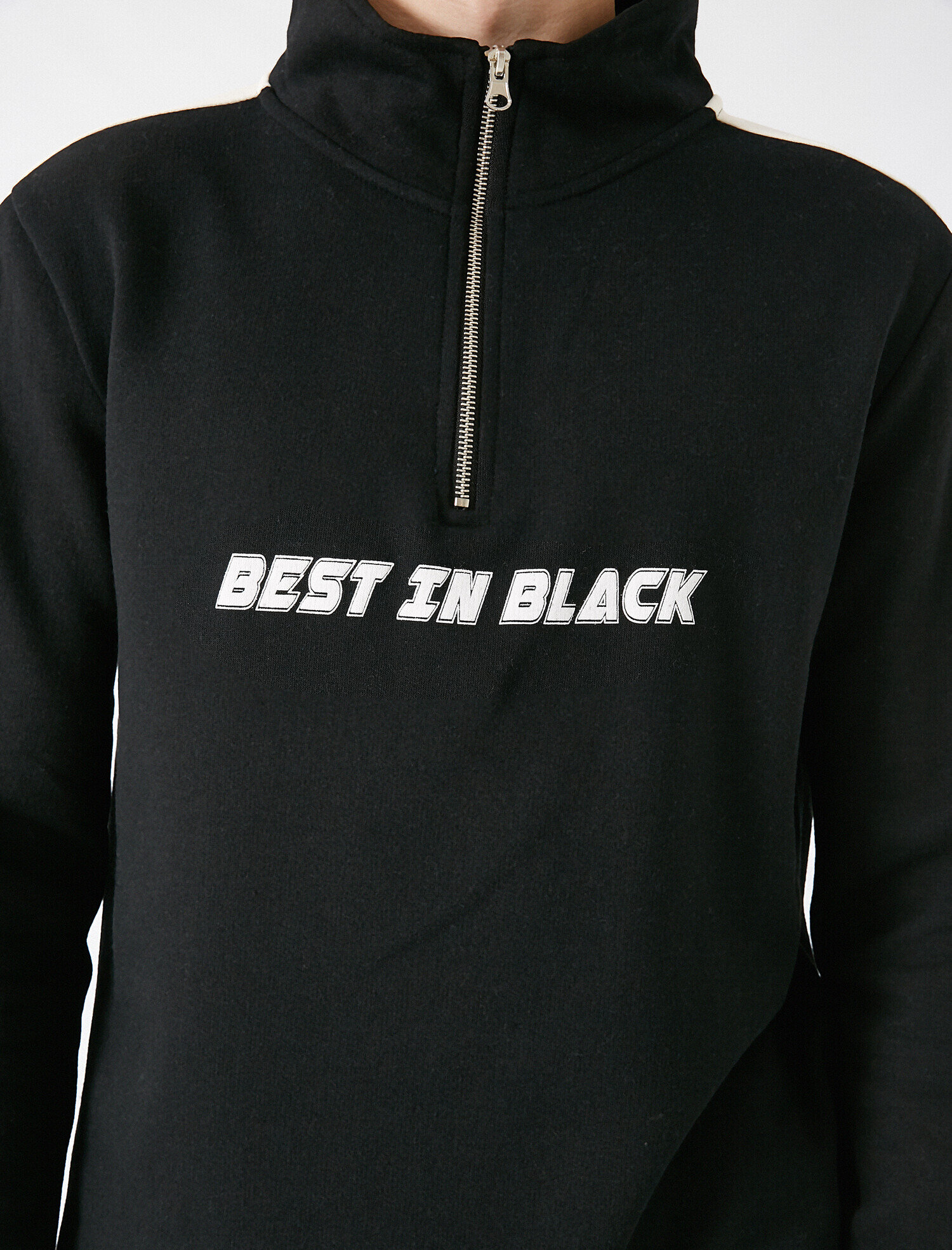   Yüksek Yaka Şeritli Baskılı Fermuarlı Sweatshirt
