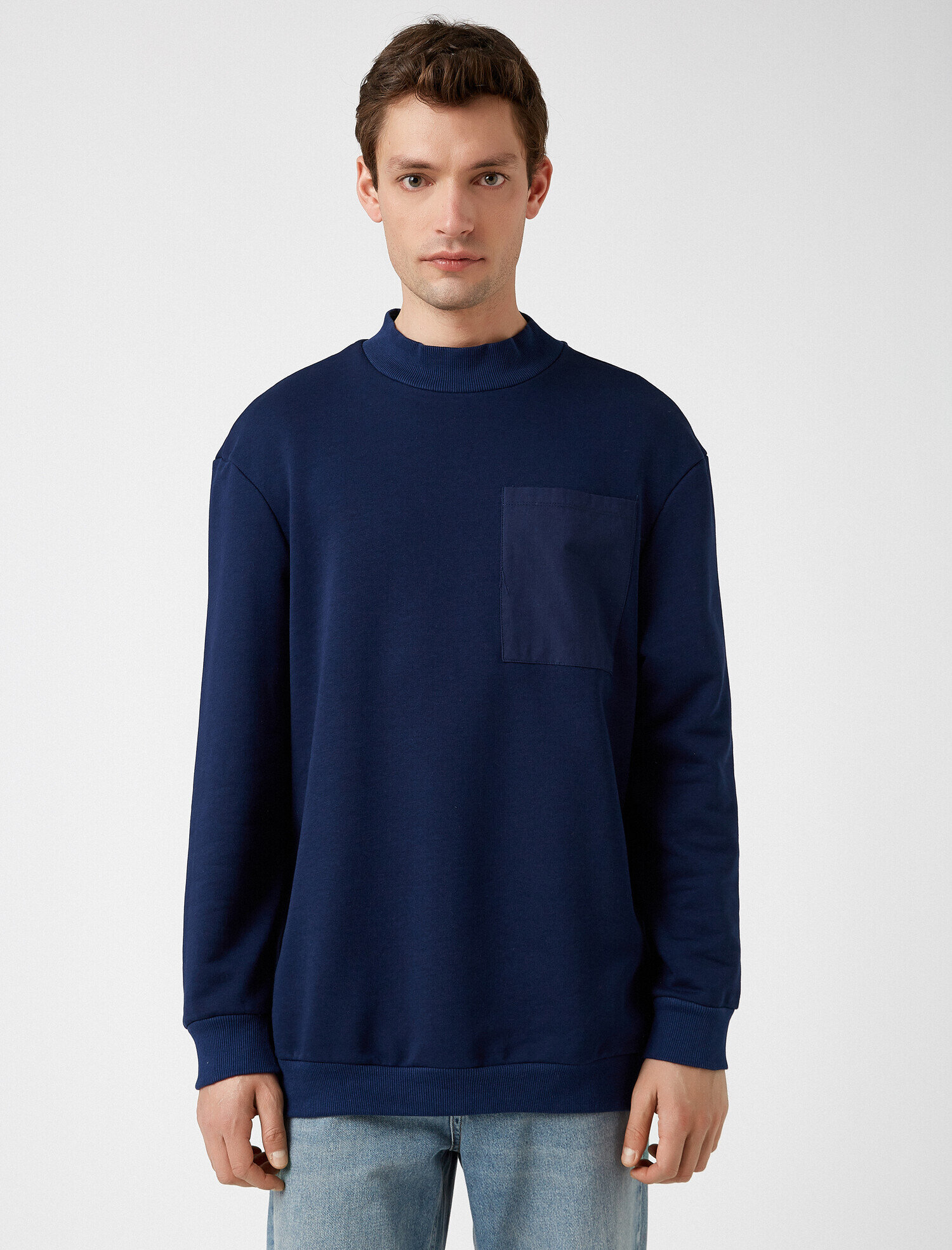   Dik Yaka Cepli Uzun Kollu Sweatshirt