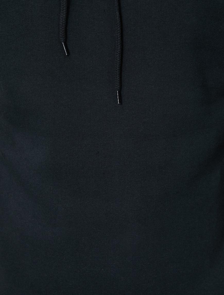   Uzun Kollu Kapüşonlu Sweatshirt
