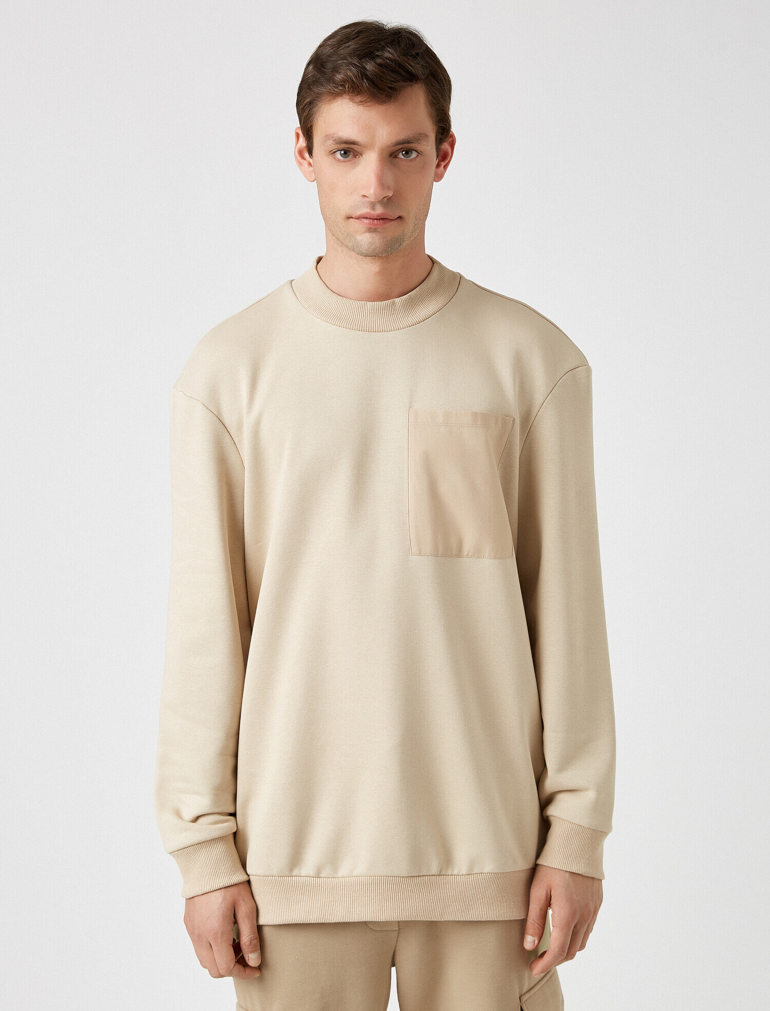   Dik Yaka Cepli Uzun Kollu Sweatshirt