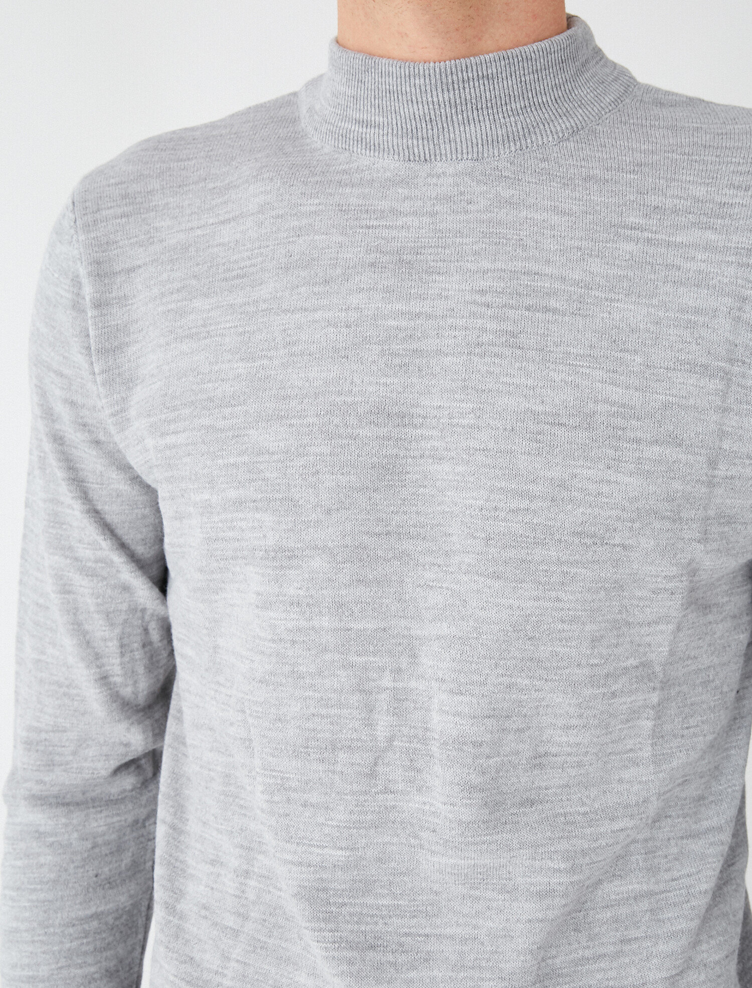   Uzun Kollu Dik Yaka Triko Kazak