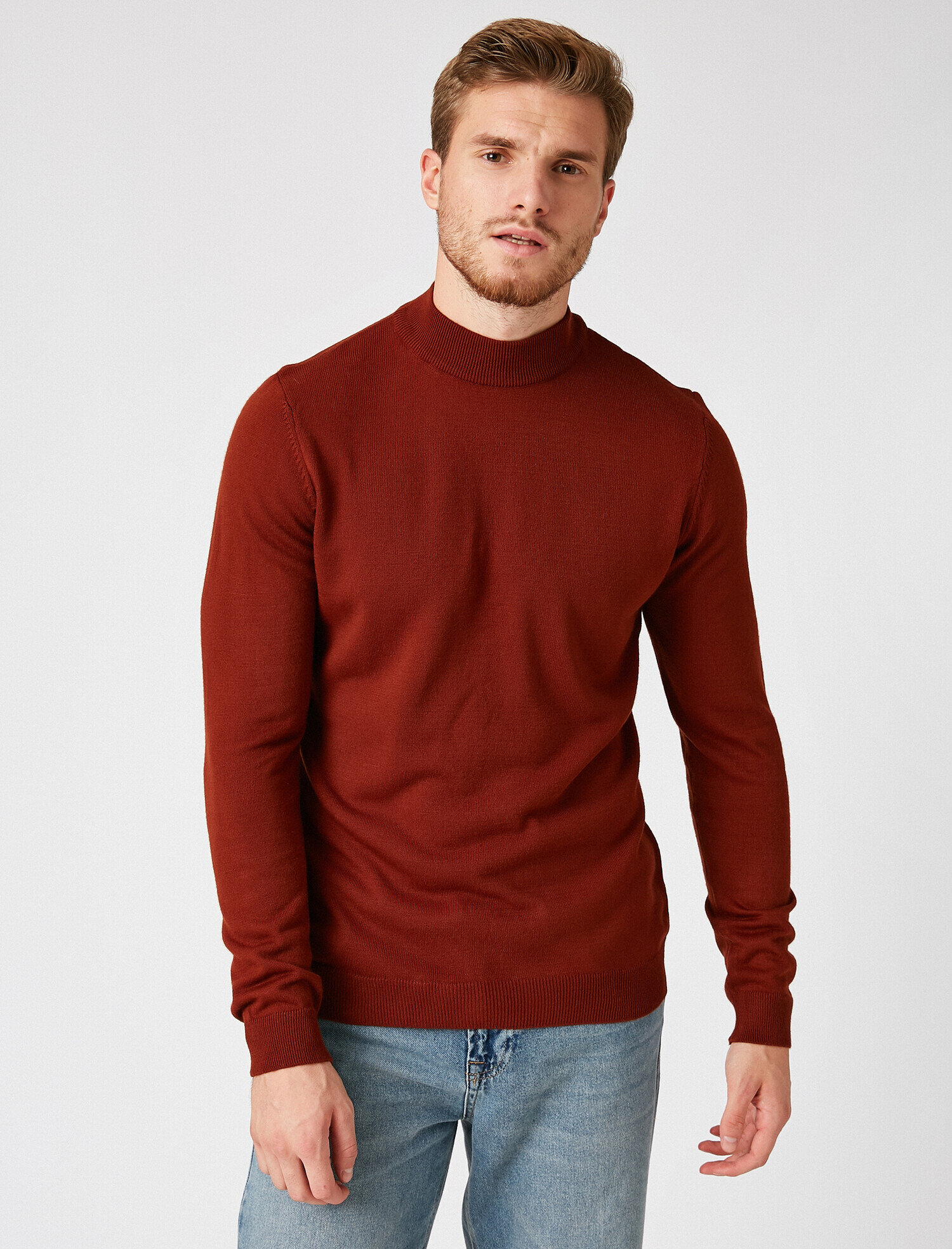   Uzun Kollu Dik Yaka Triko Kazak