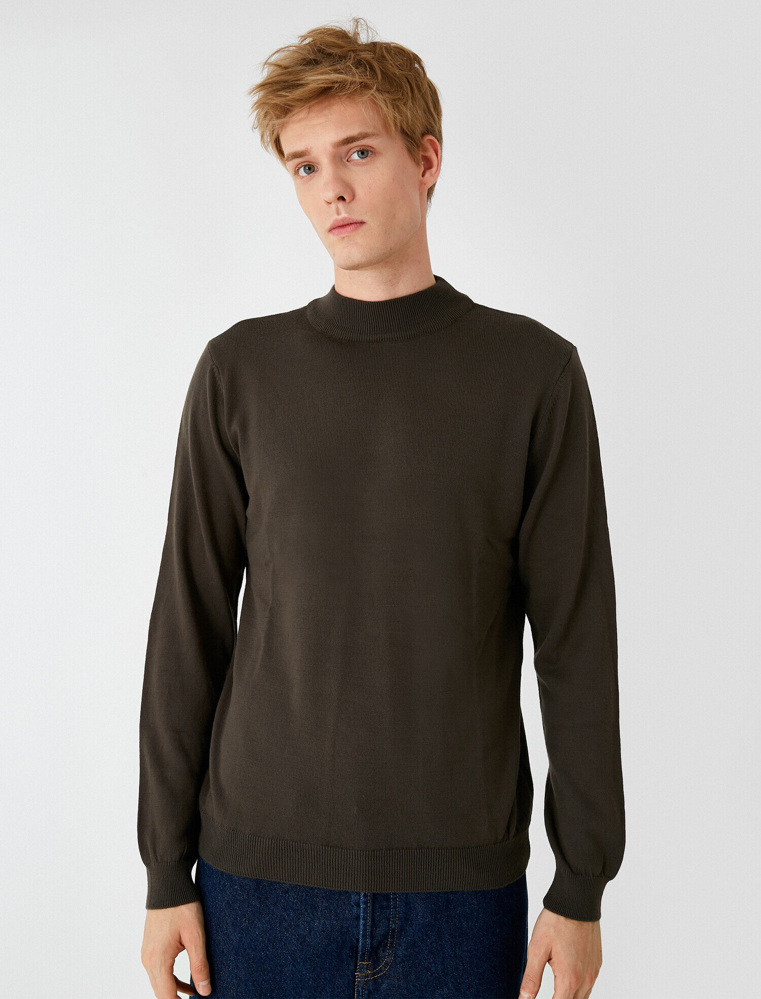   Uzun Kollu Dik Yaka Triko Kazak