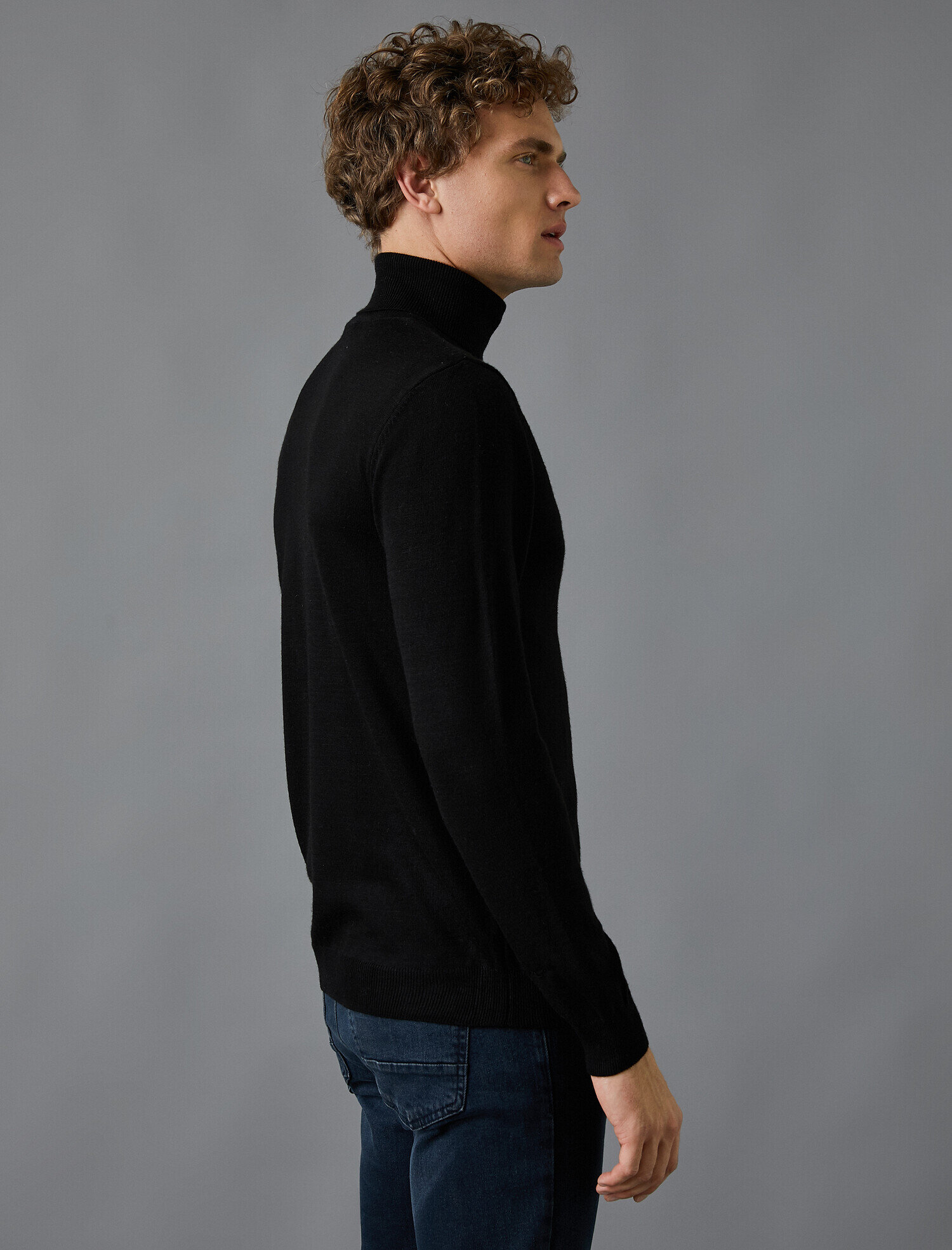   Boğazlı Uzun Kollu Dar Kesim Triko Kazak