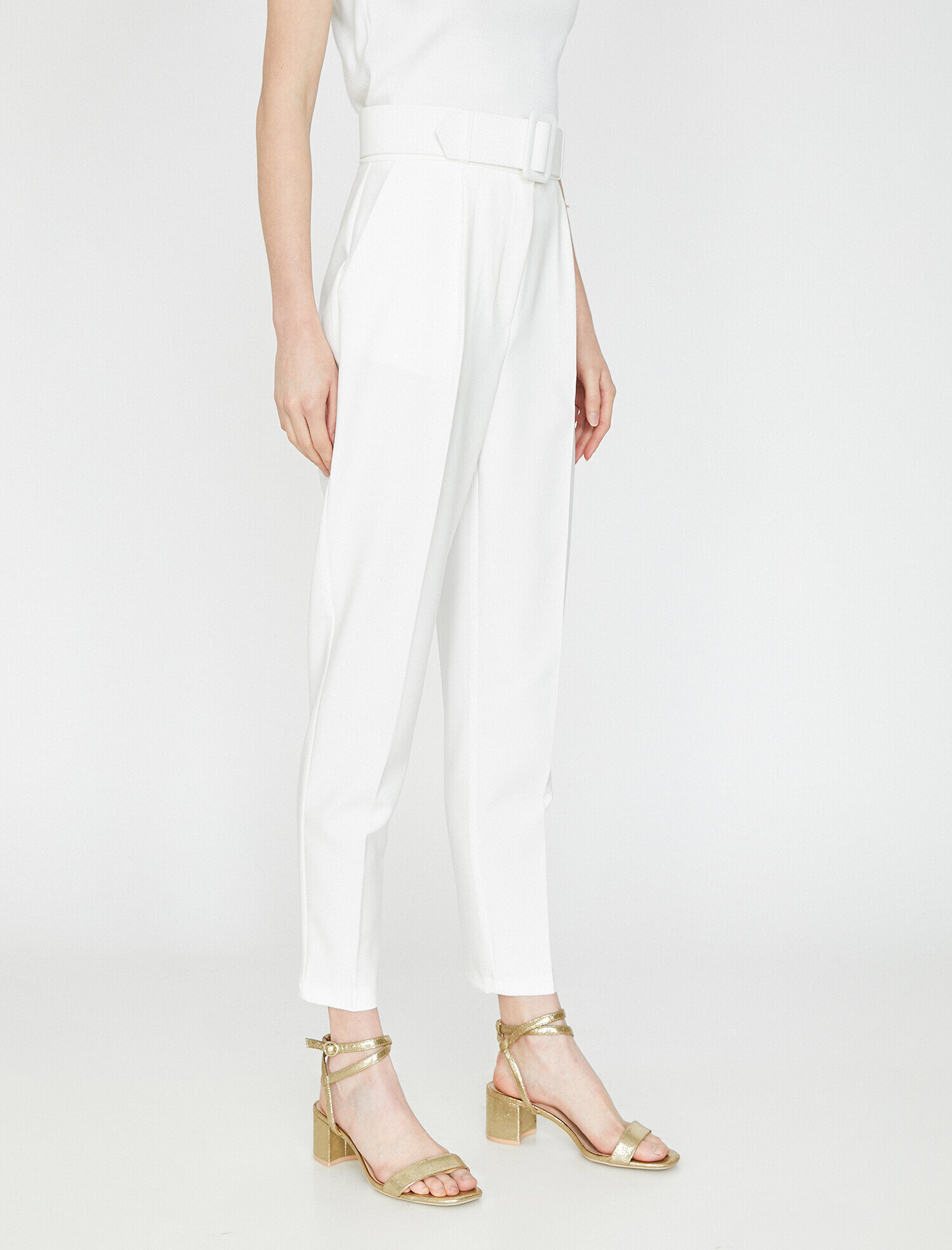   Kemer Detaylı Pantolon