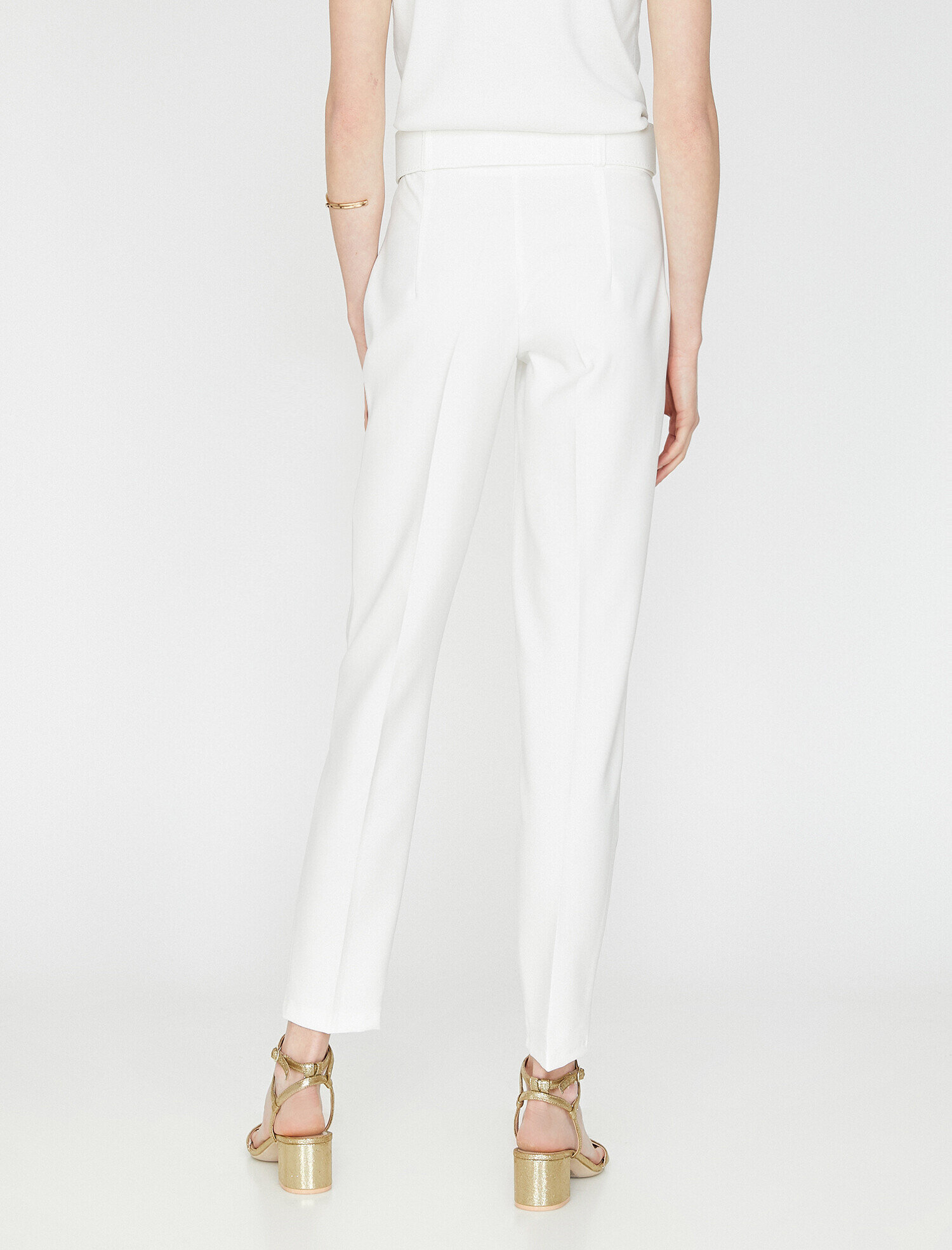   Kemer Detaylı Pantolon