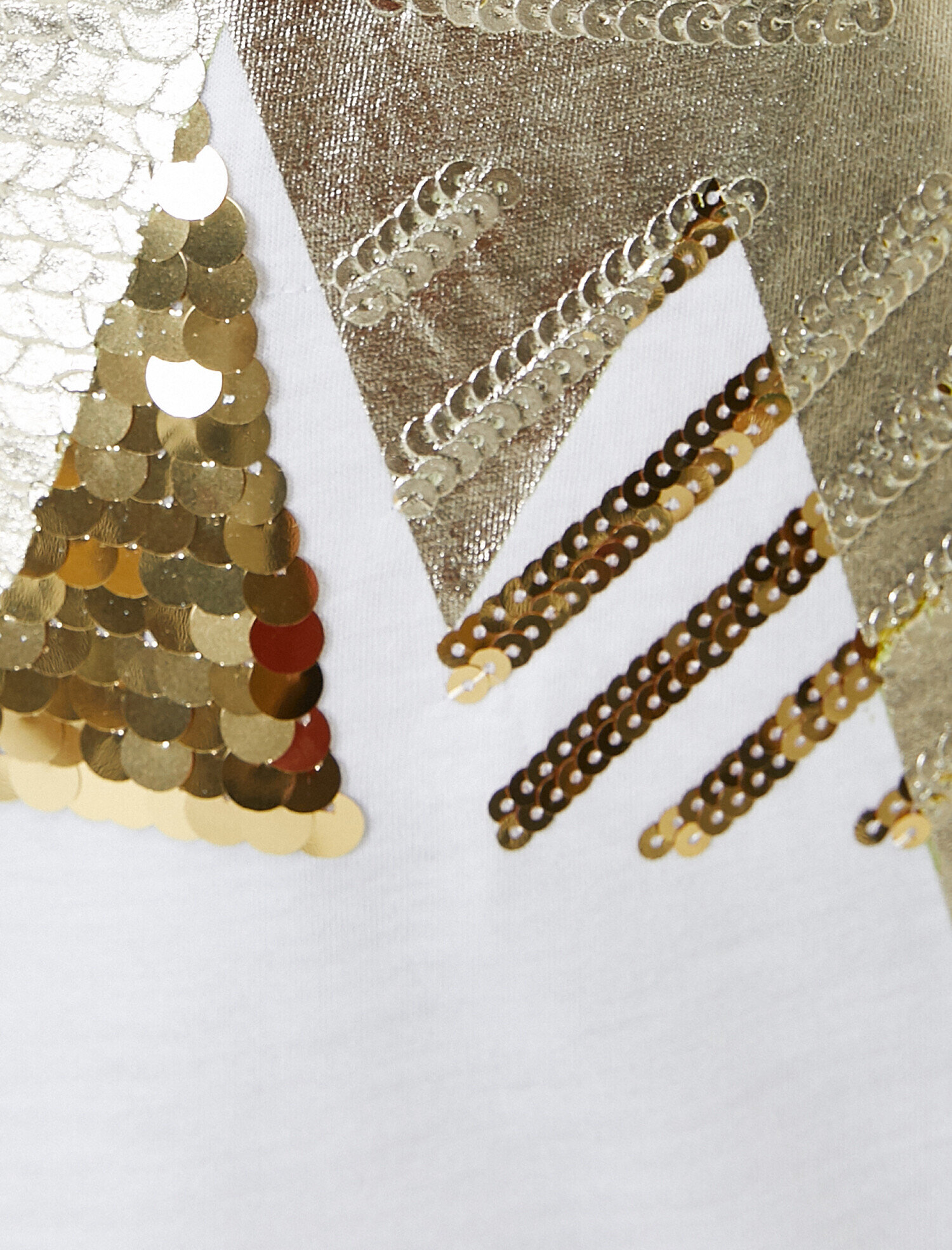   Pul Payet Detaylı Tişört