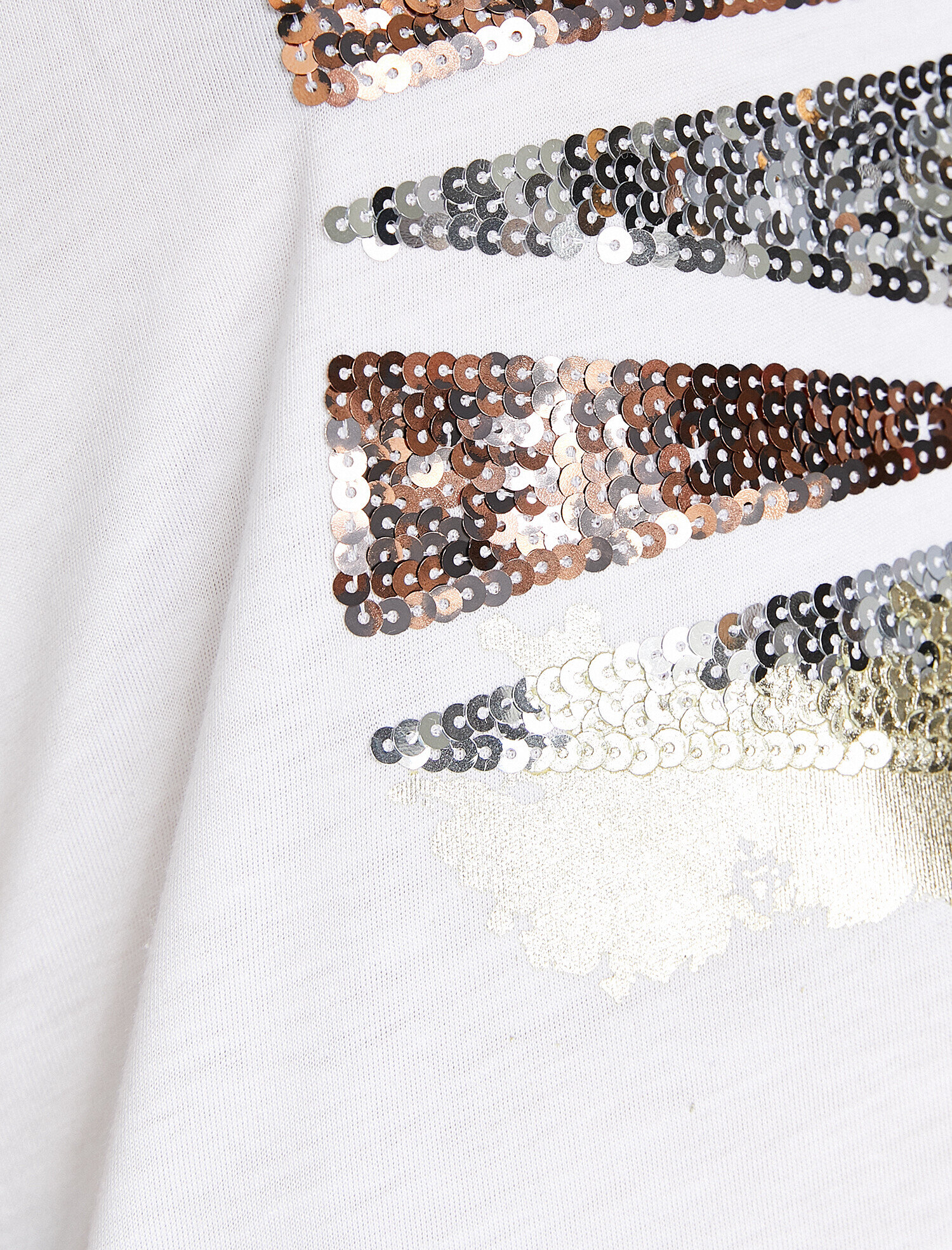   Pul Detaylı Tişört