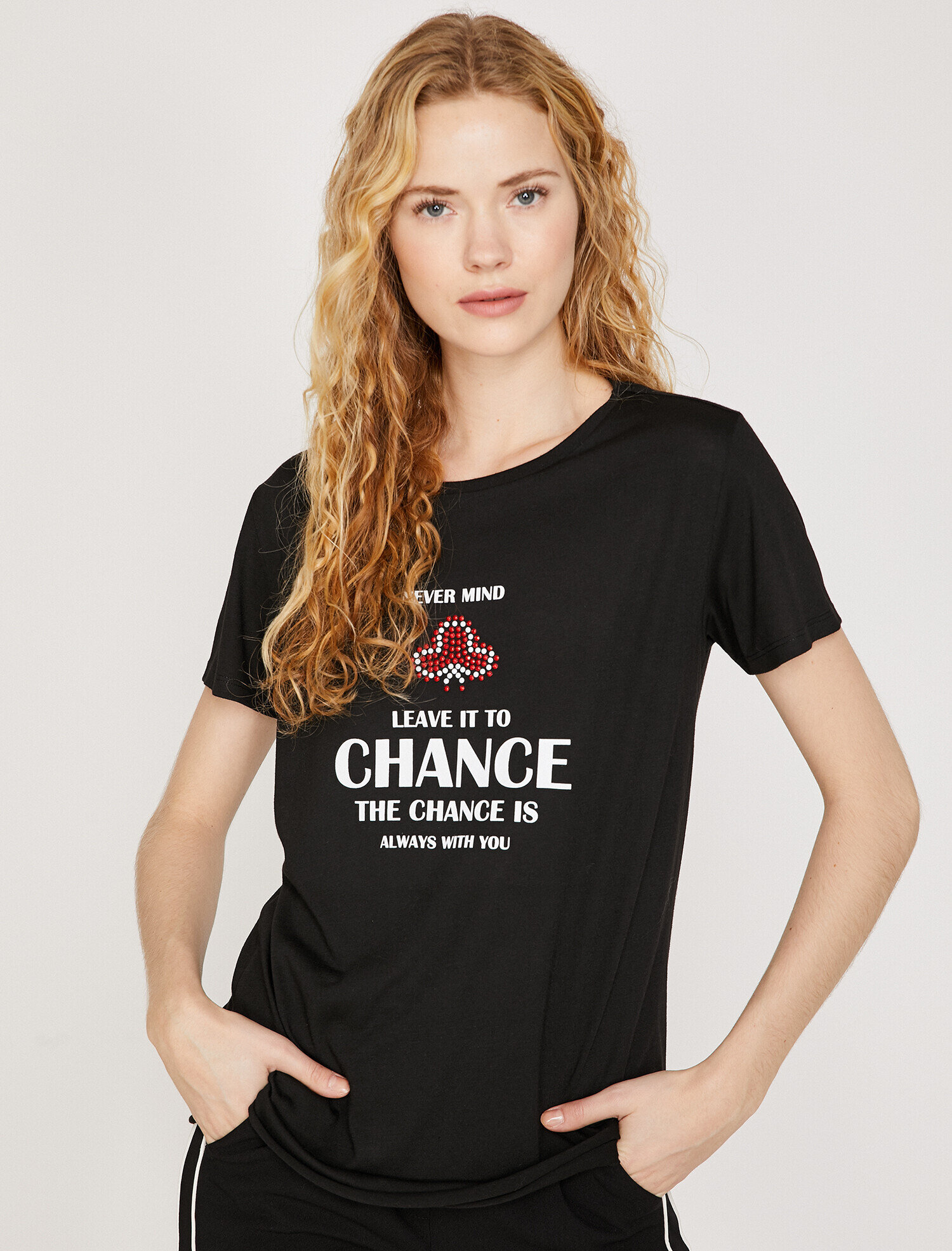   Taş Detaylı Yazı Baskılı Bisiklet Yaka Tişört