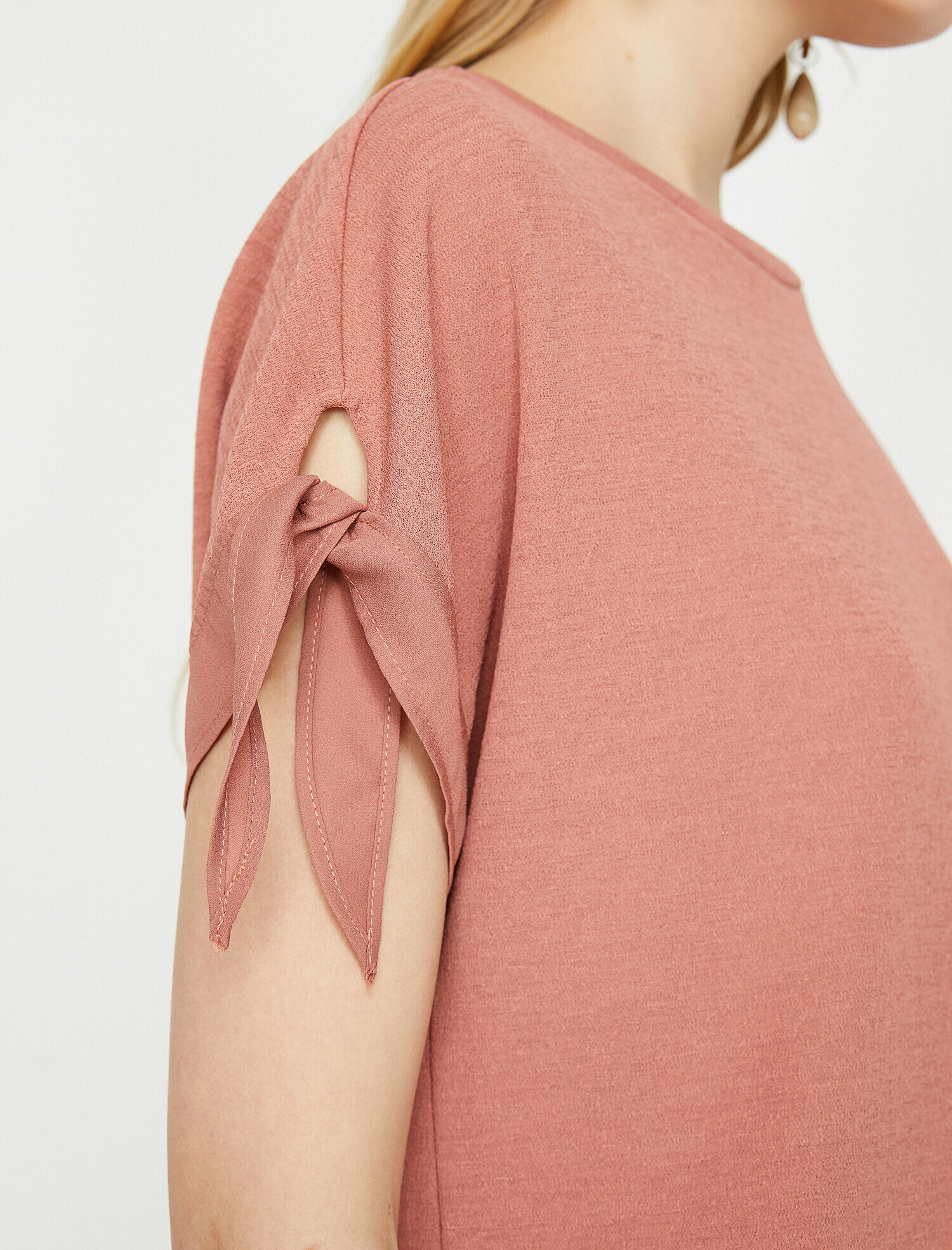   Kol Detaylı Tişört