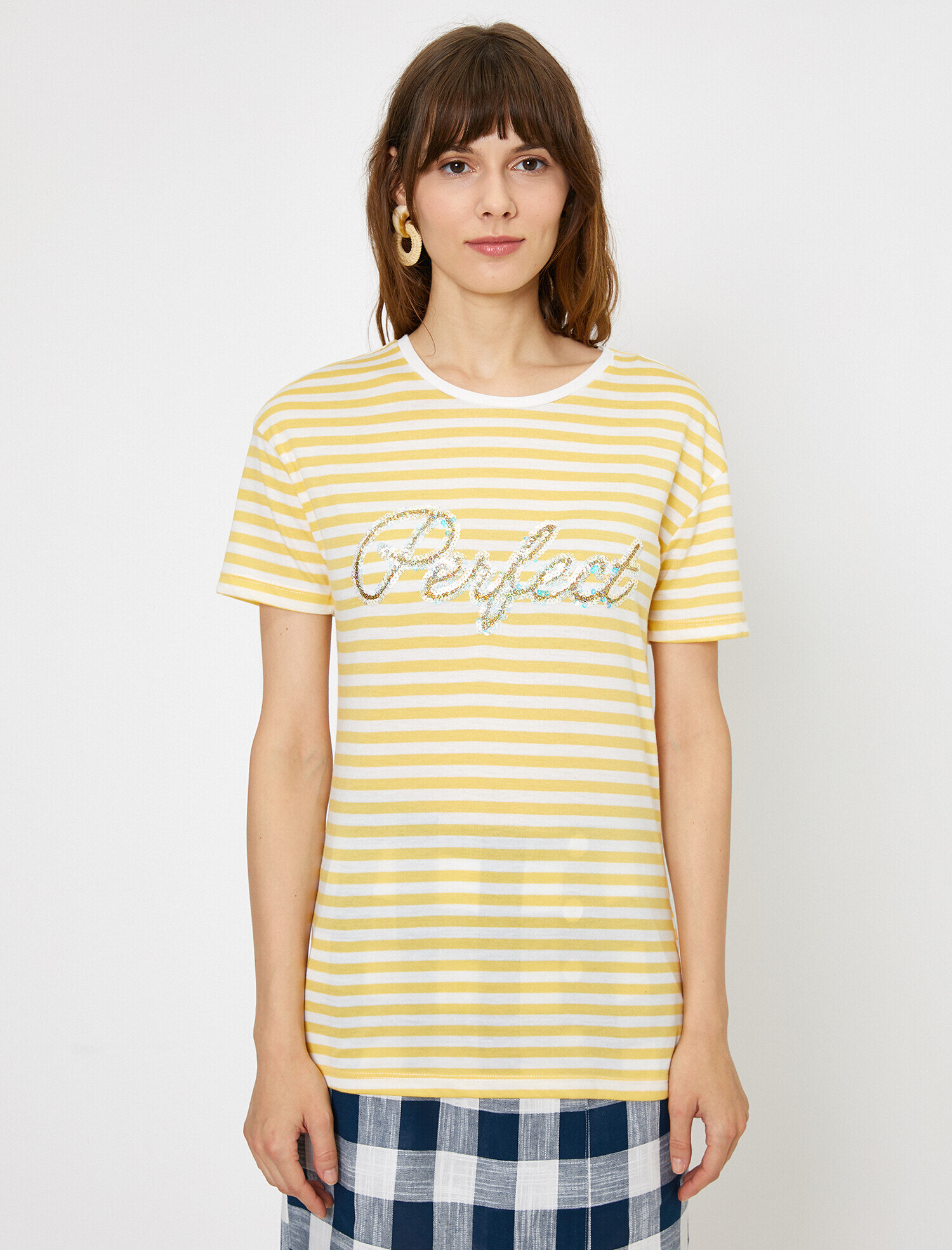   Pul Detaylı Tişört