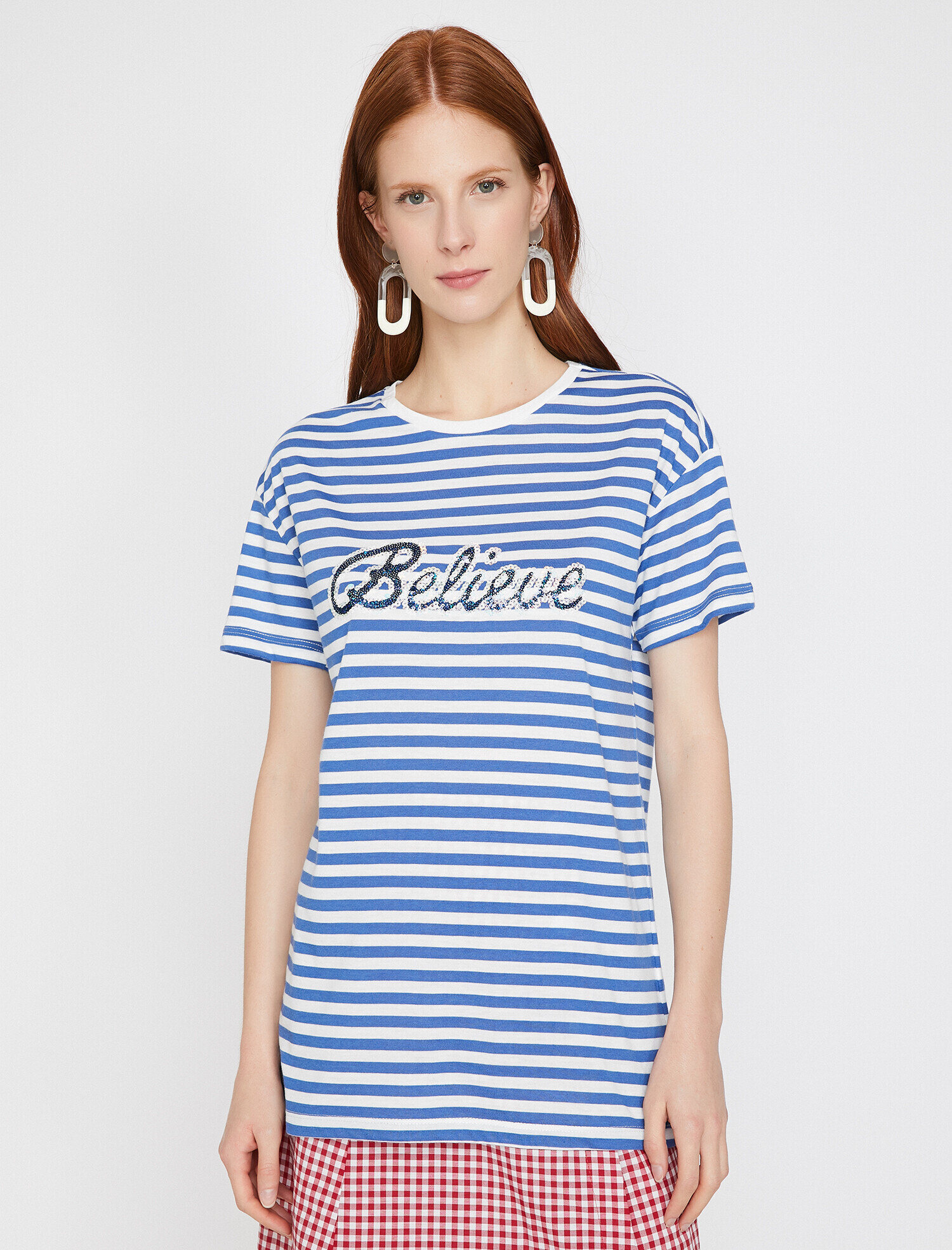   Pul Detaylı Tişört