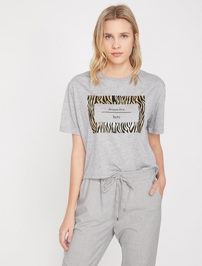  Leopar Detaylı Slogan Baskılı Geniş Kalıp Bisiklet Yaka Tişört